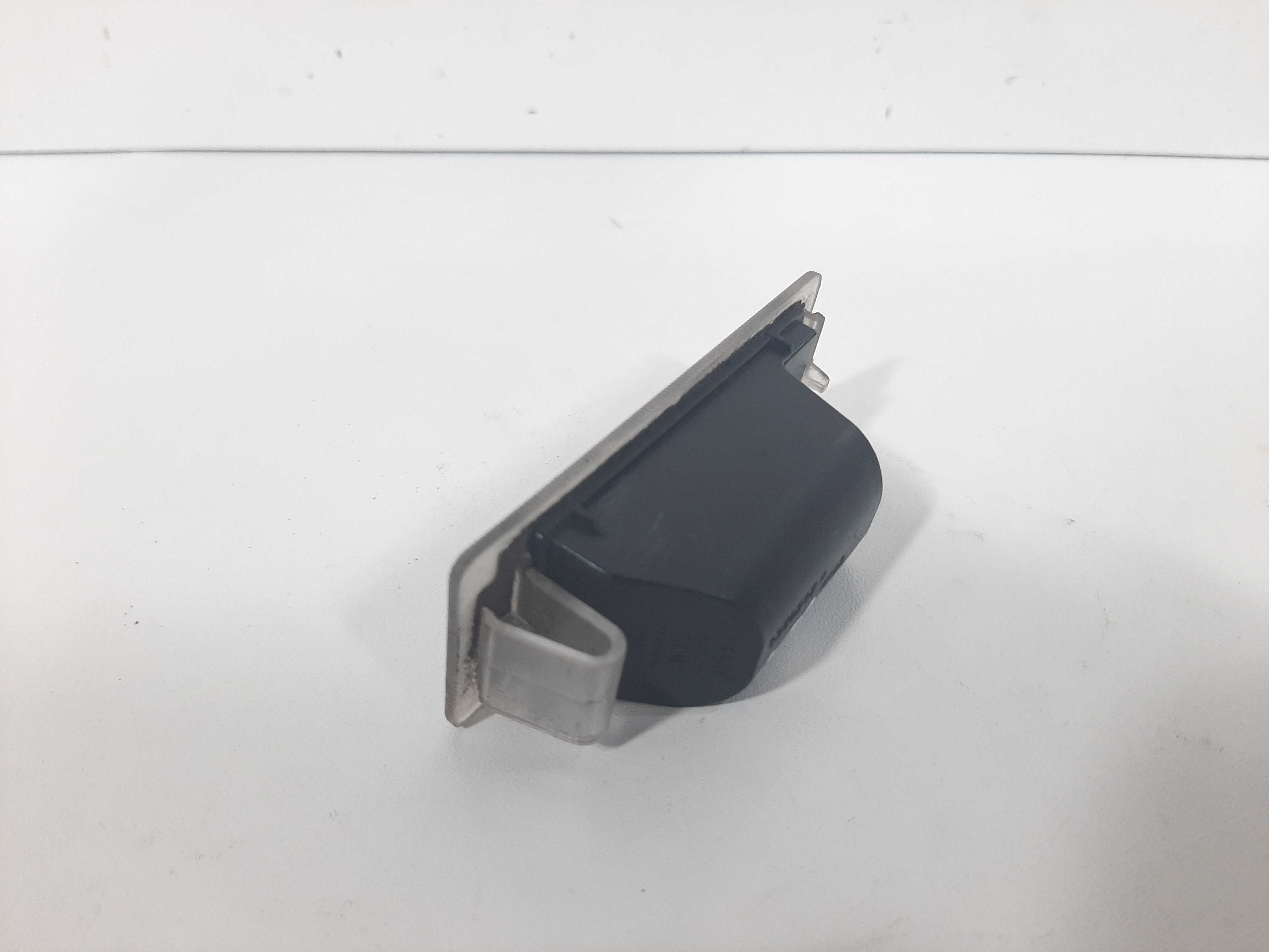 Lanterna Placa Traseira Gm Tracker Ltz 2014 2015 2016 A 2019 5
