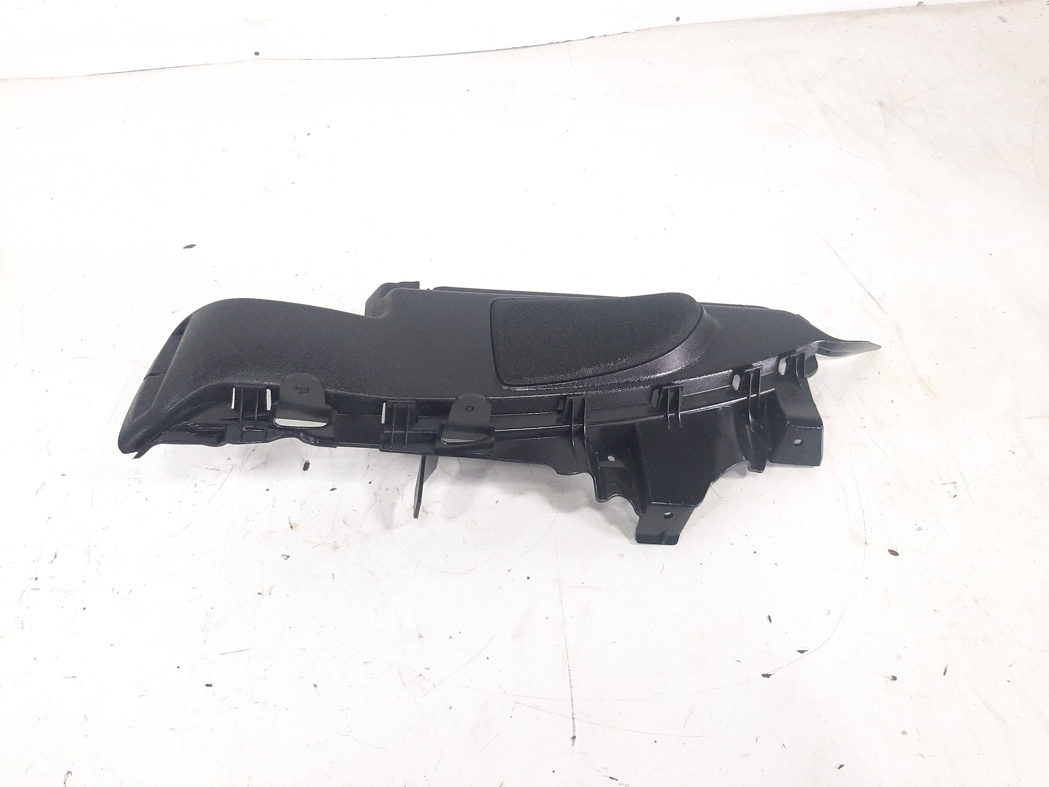 Suporte Esquerdo Bagagito Porta Malas Bmw 120i 2006 A 2012 4