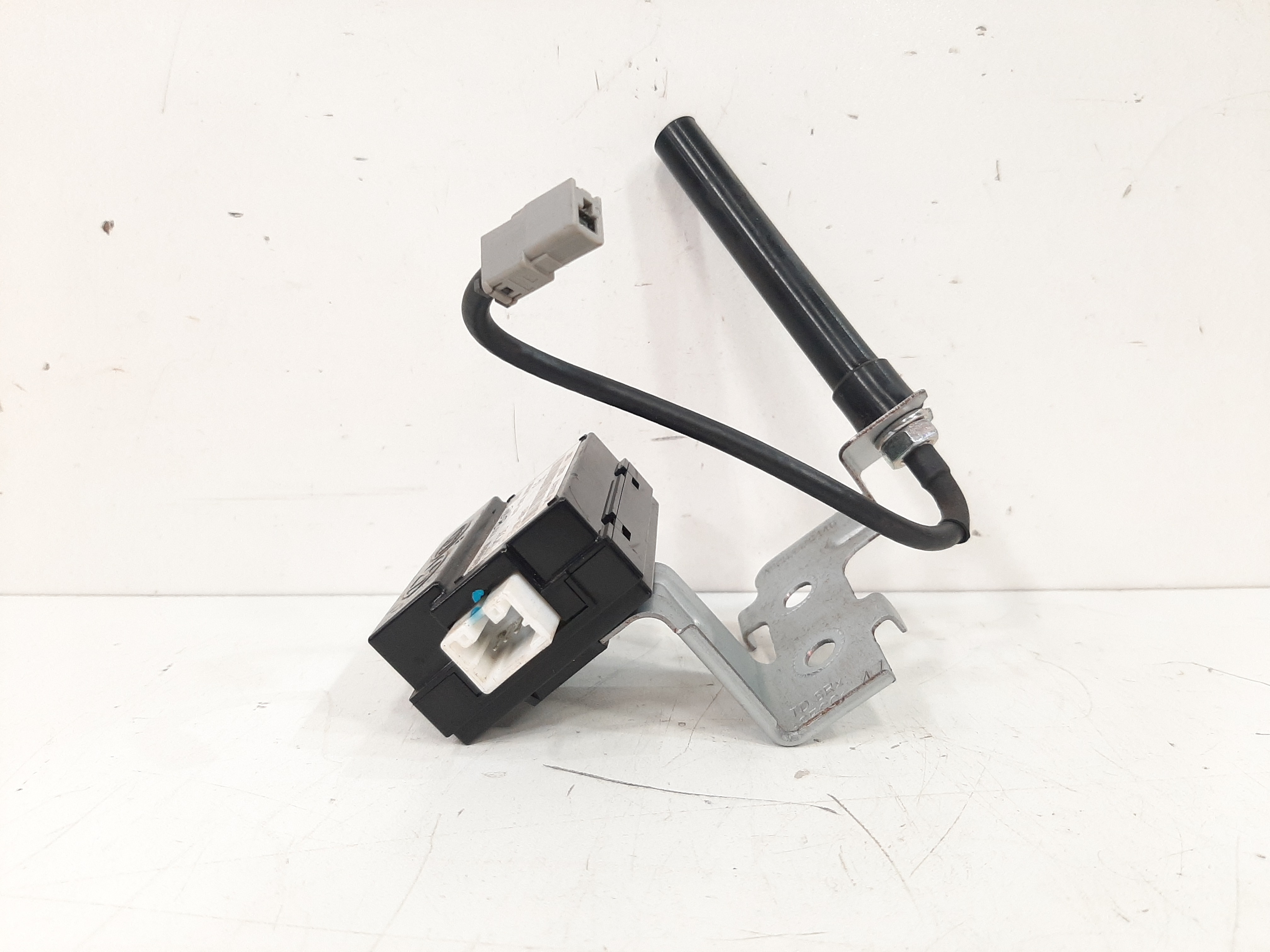 Módulo Central Antena Kia Cerato Koup 2011 A 2013 954701m100 4