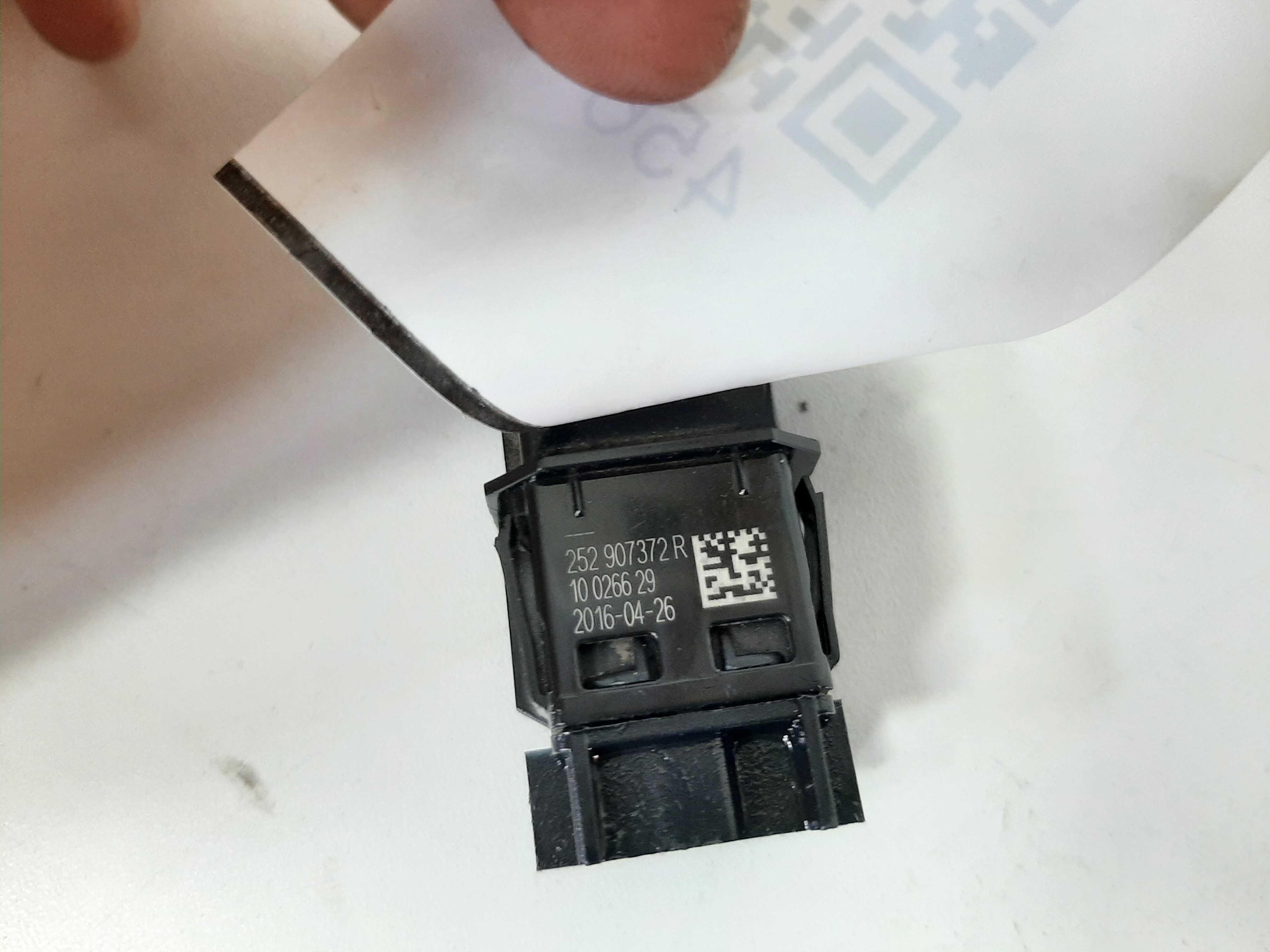 Interruptor Botão Pisca Alerta Renault Oroch 2016 A 2021 3