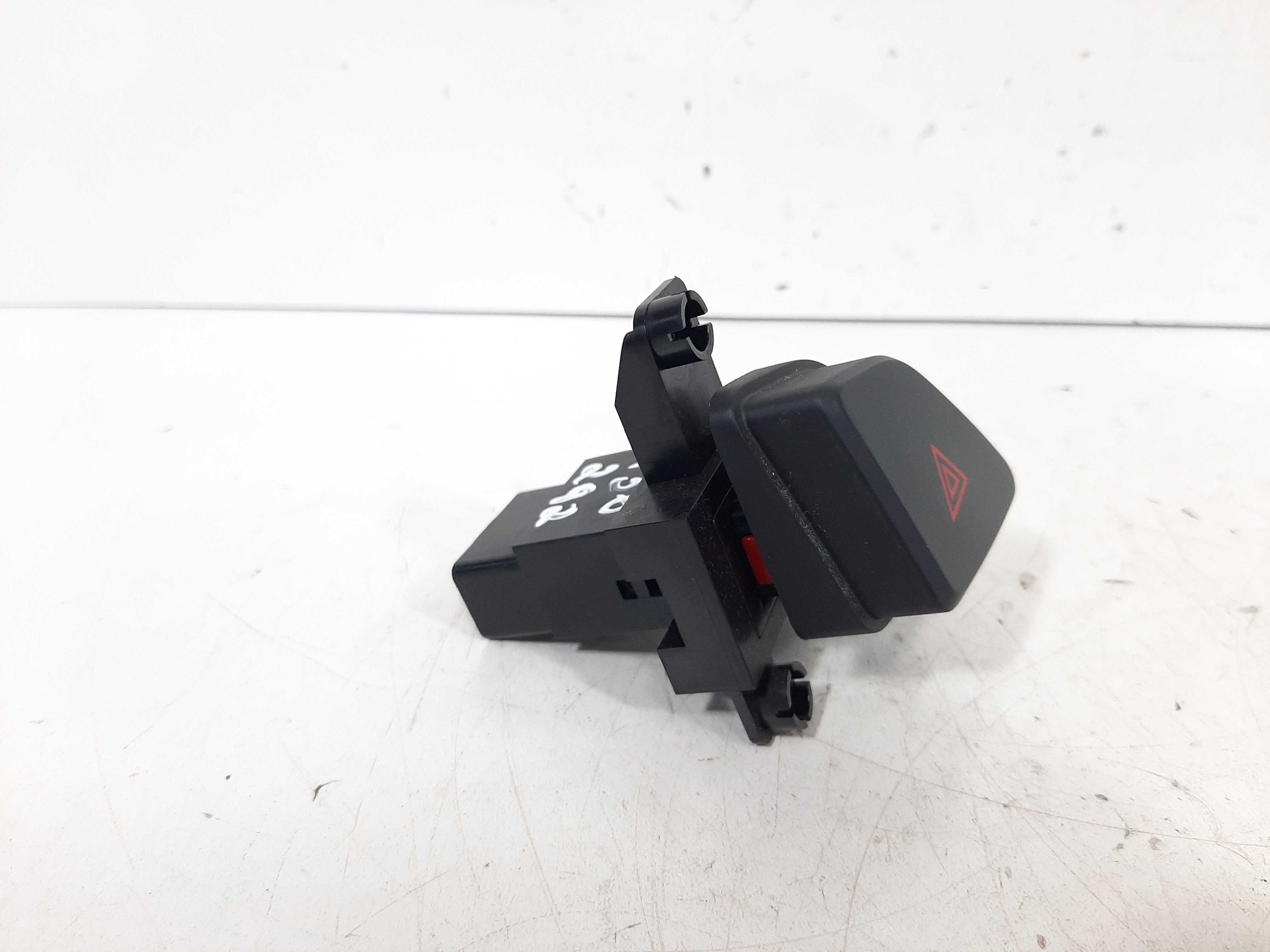 Botão Interruptor Pisca Alerta Hyundai I30 2009 2010 A 2012 3