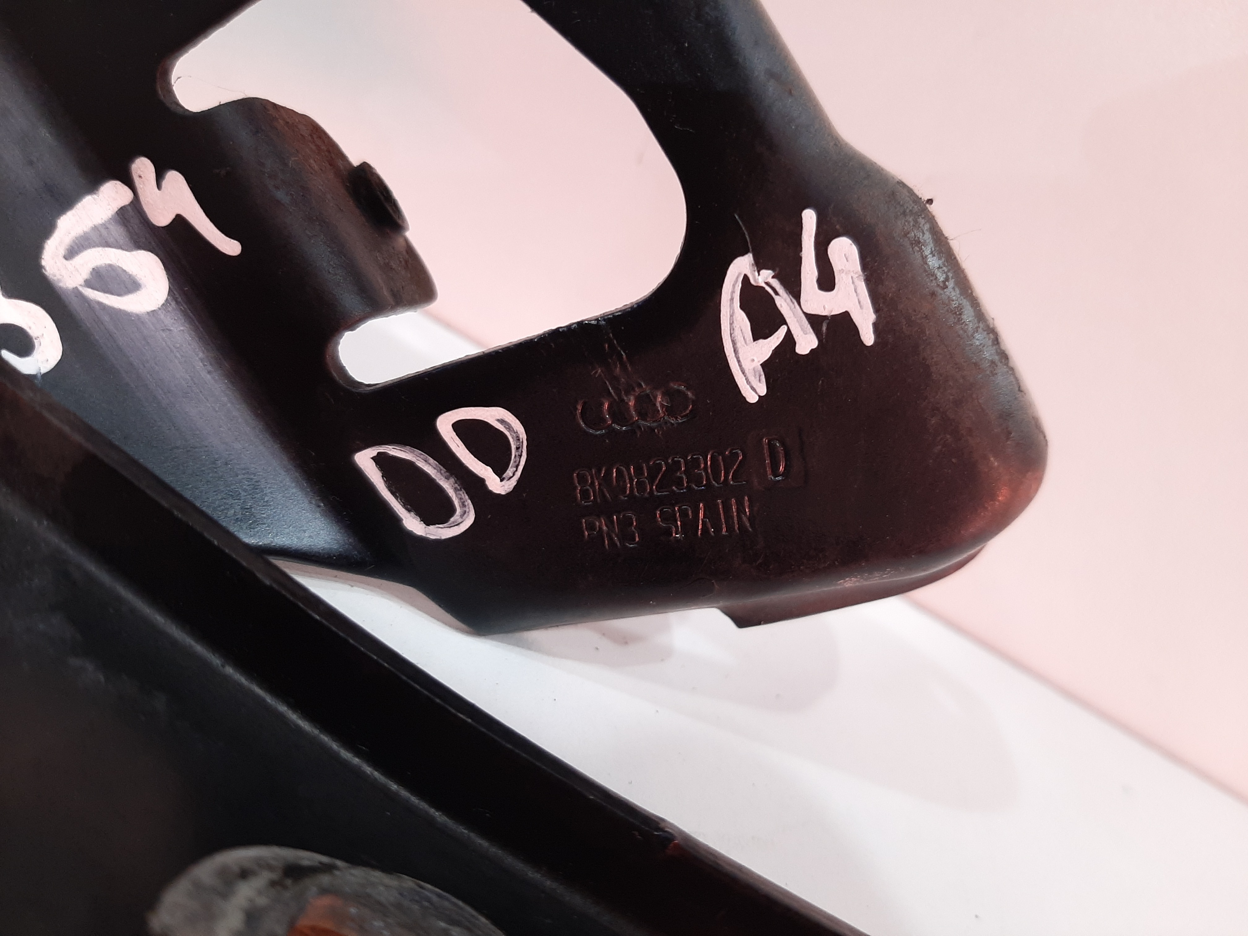 Dobradiça Dianteira Direita Capô Audi A4 2008 2009 A 2012 9