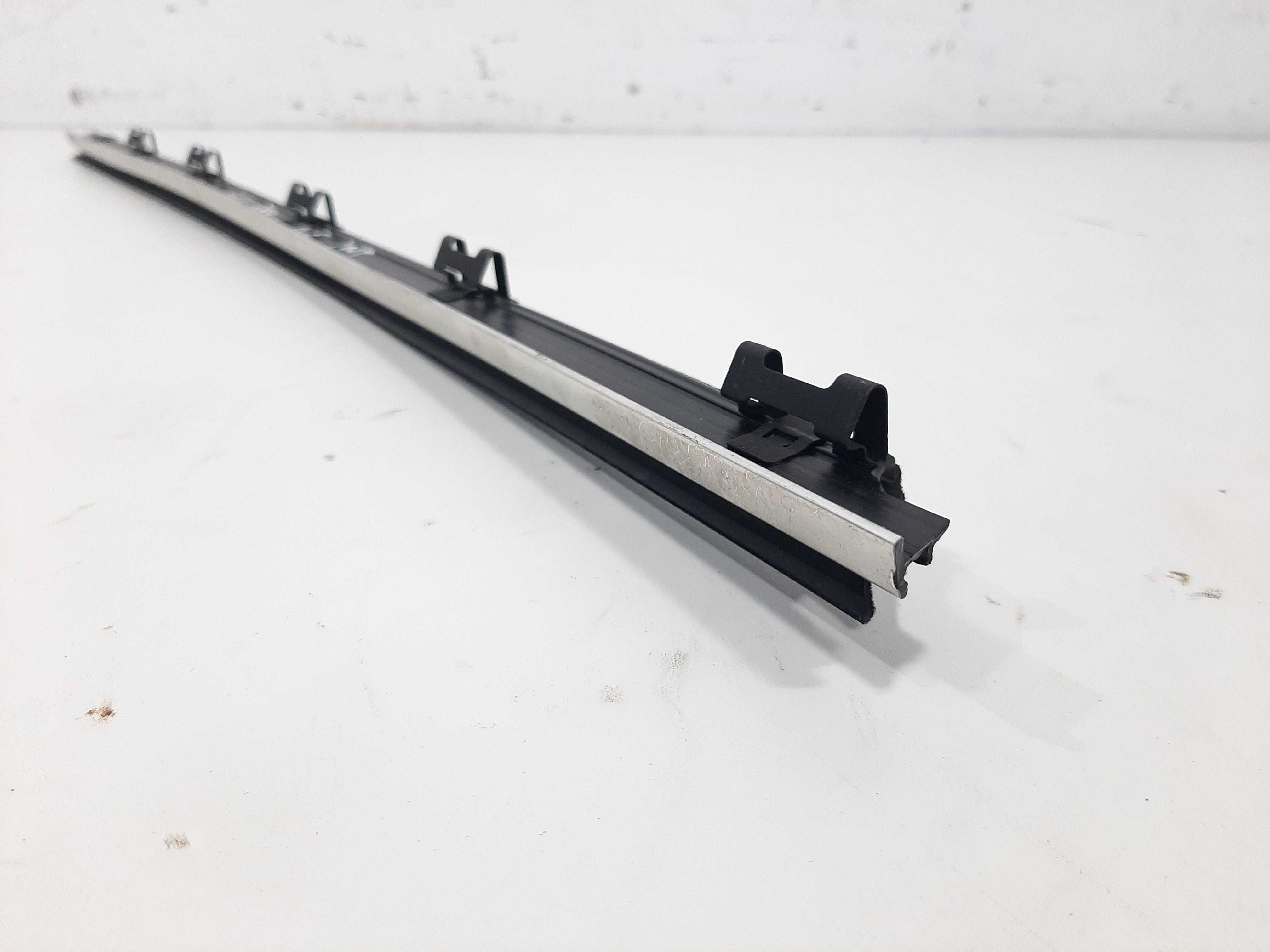 Friso Porta Interno Dianteiro Esquerdo Bmw 540i 1999 A 2004 Preto Com Detalhe Cromado 4