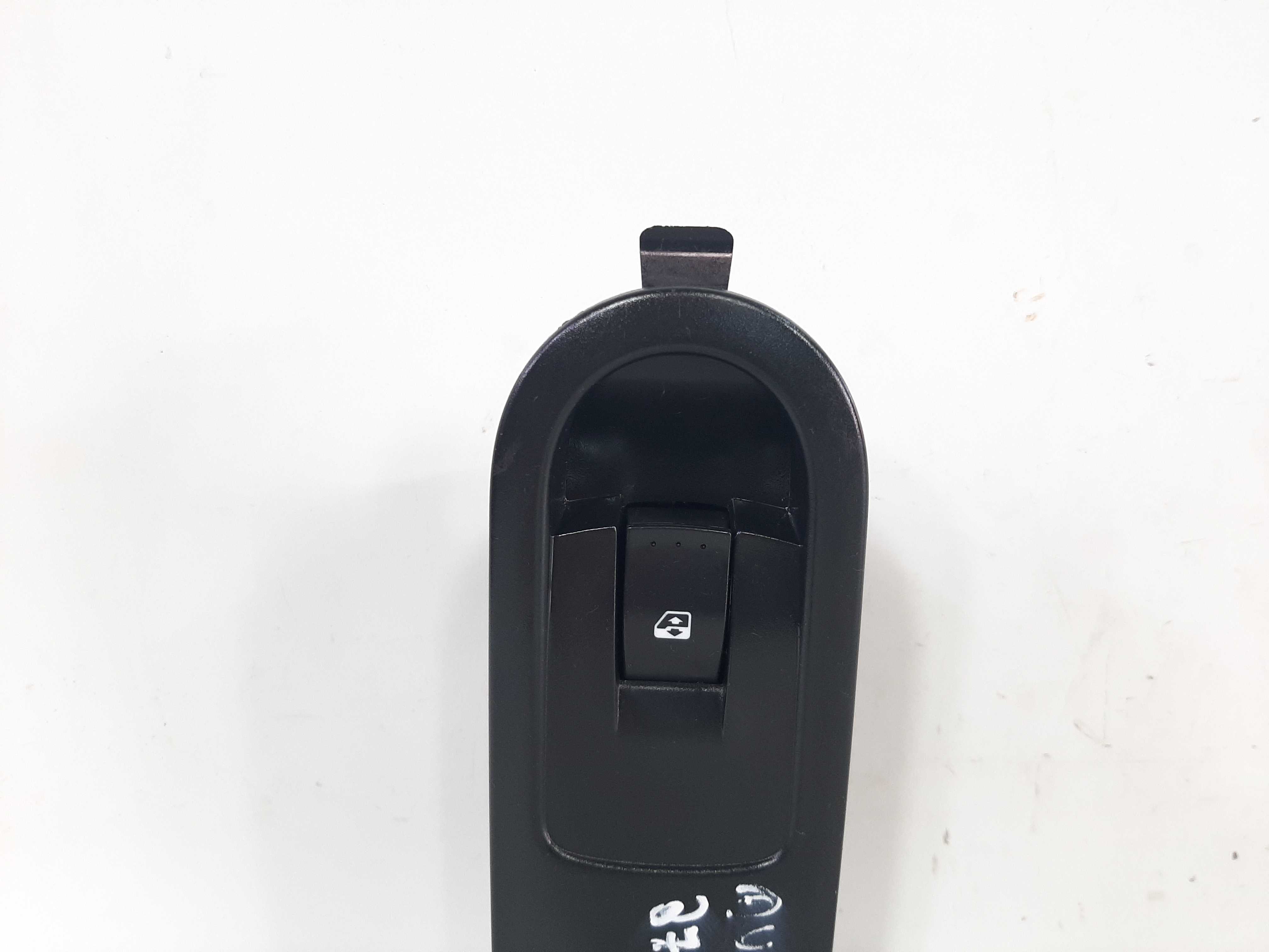 Botão Vidro Elétrico Dianteiro Direito Duster 2011 A 2018 4