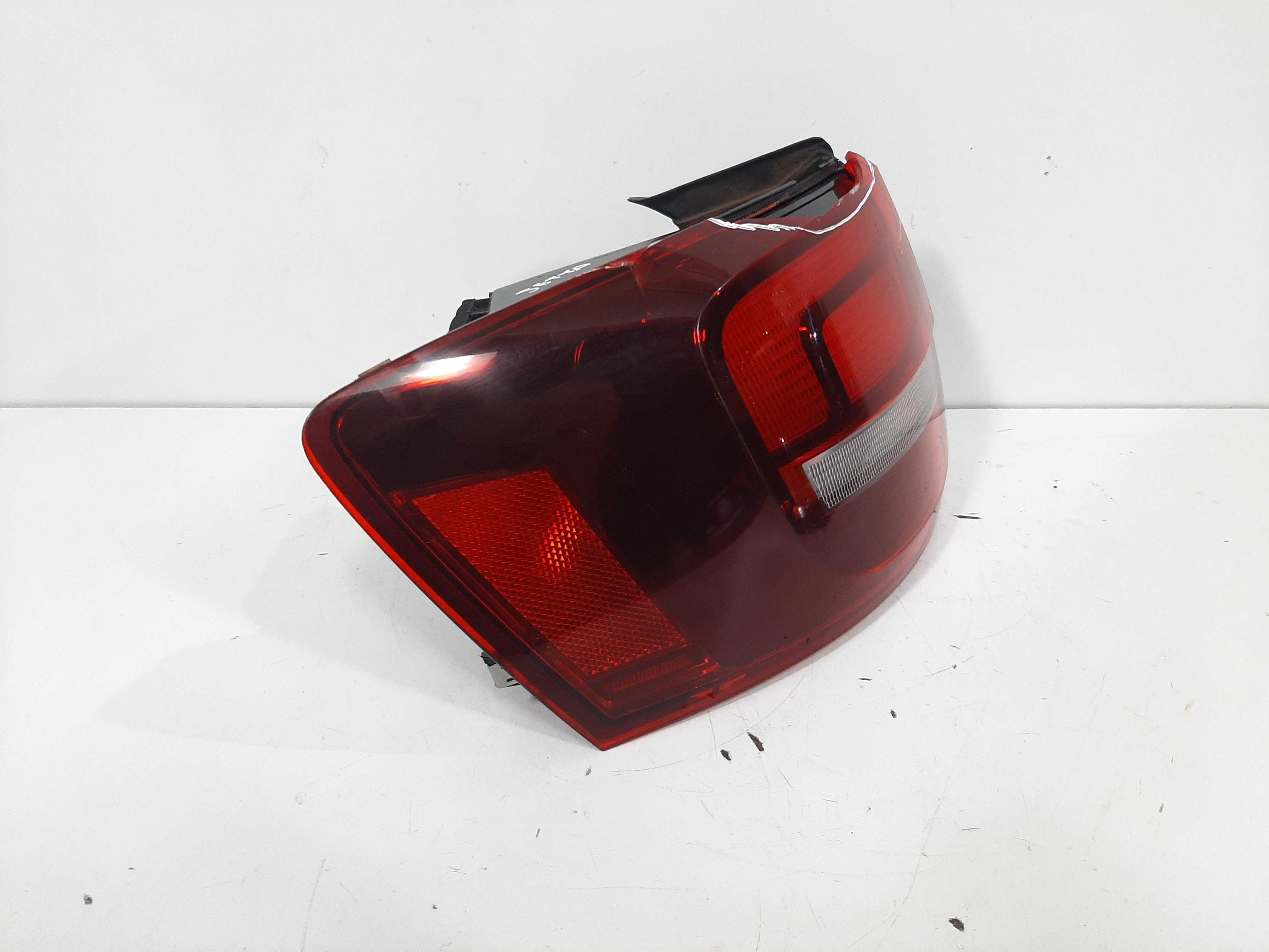 Lanterna Traseira Esquerda Jetta 2011 2012 A 2018 C/ Avaria 3