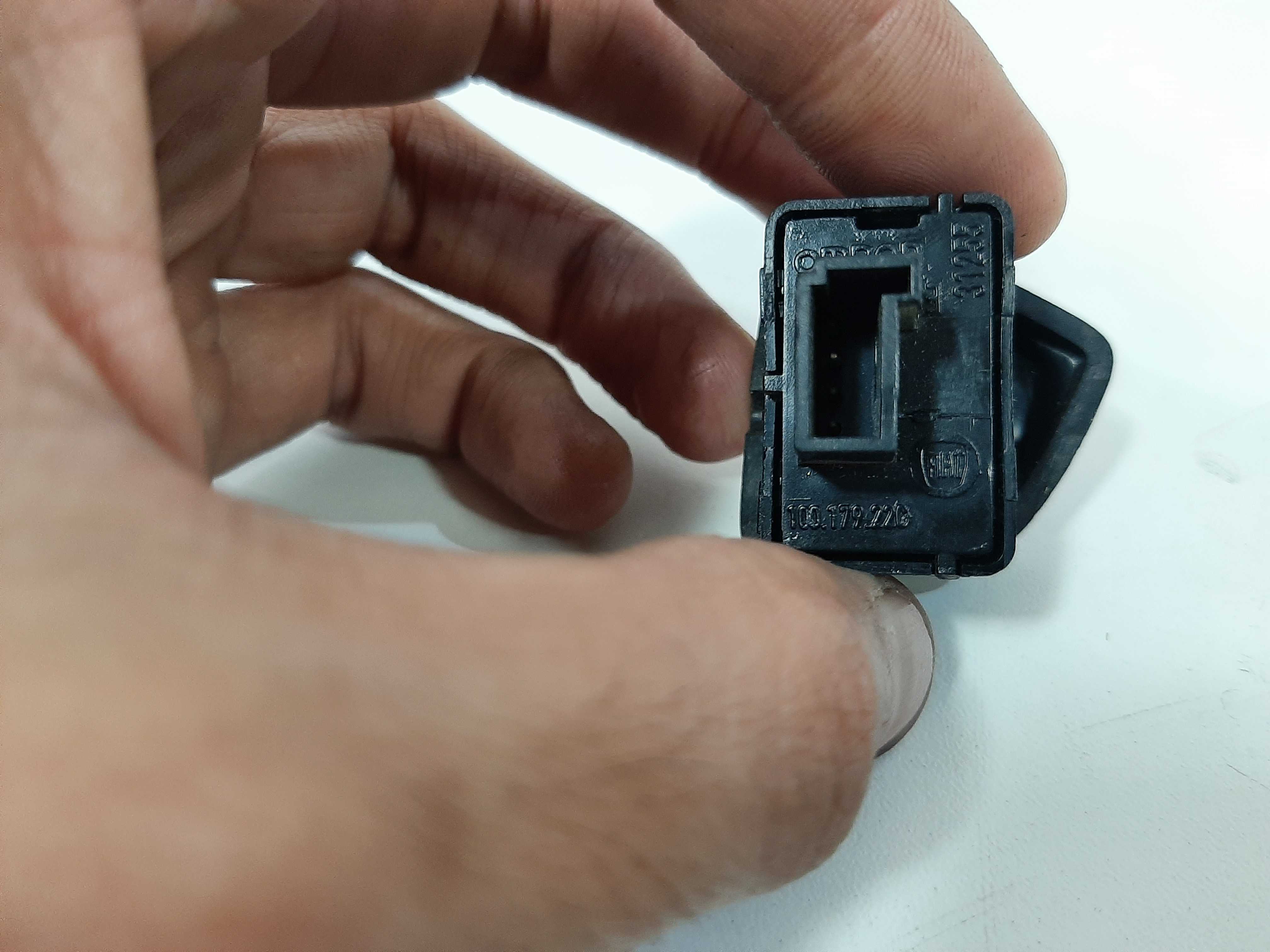 Botão Comando Vidro Elétrico Lado Esquerdo Fiorino 91 A 01 5