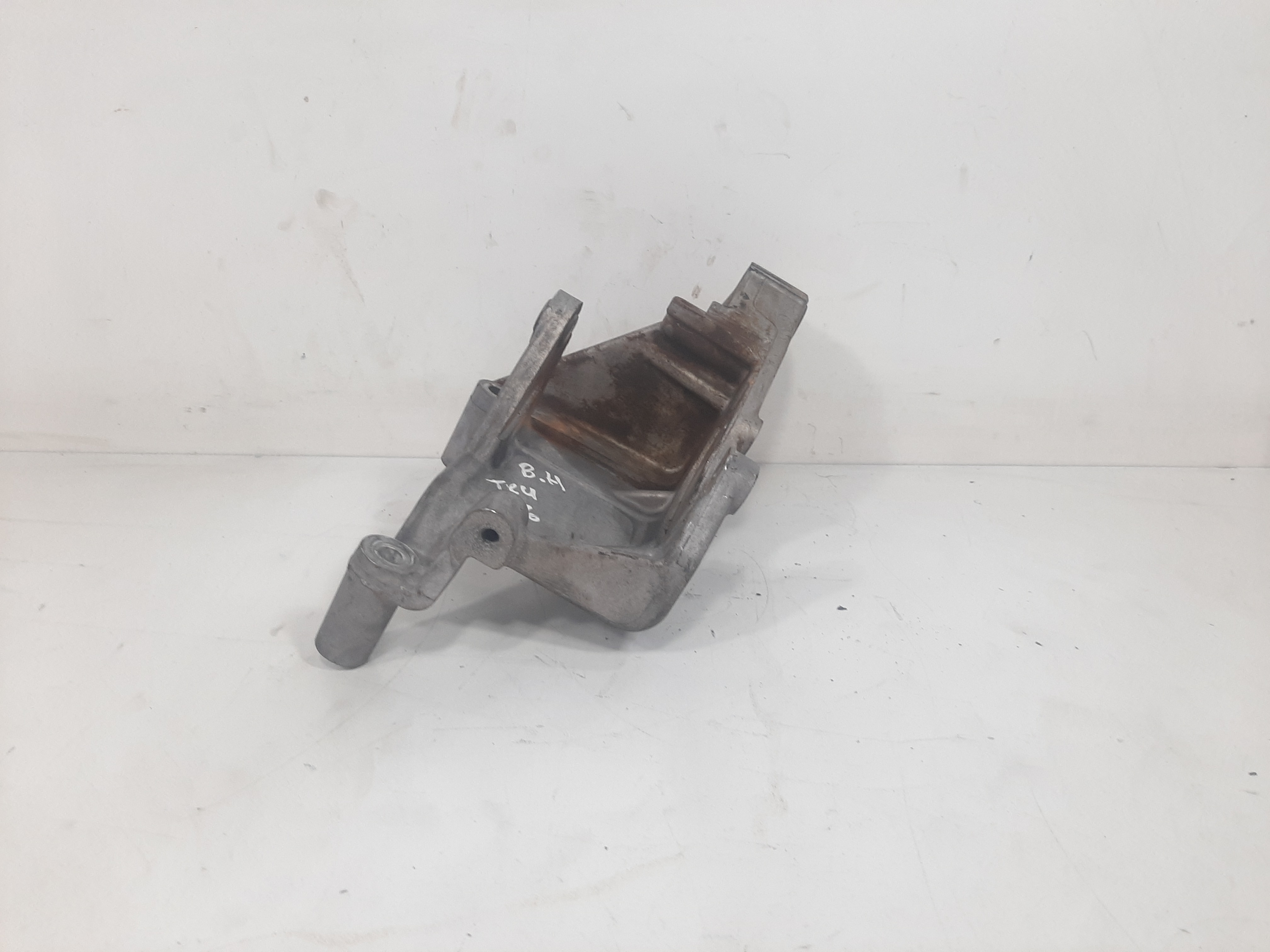 Suporte Bomba Hidráulica Pajero Tr4 2.0 4×4 2003 2004 2007 1