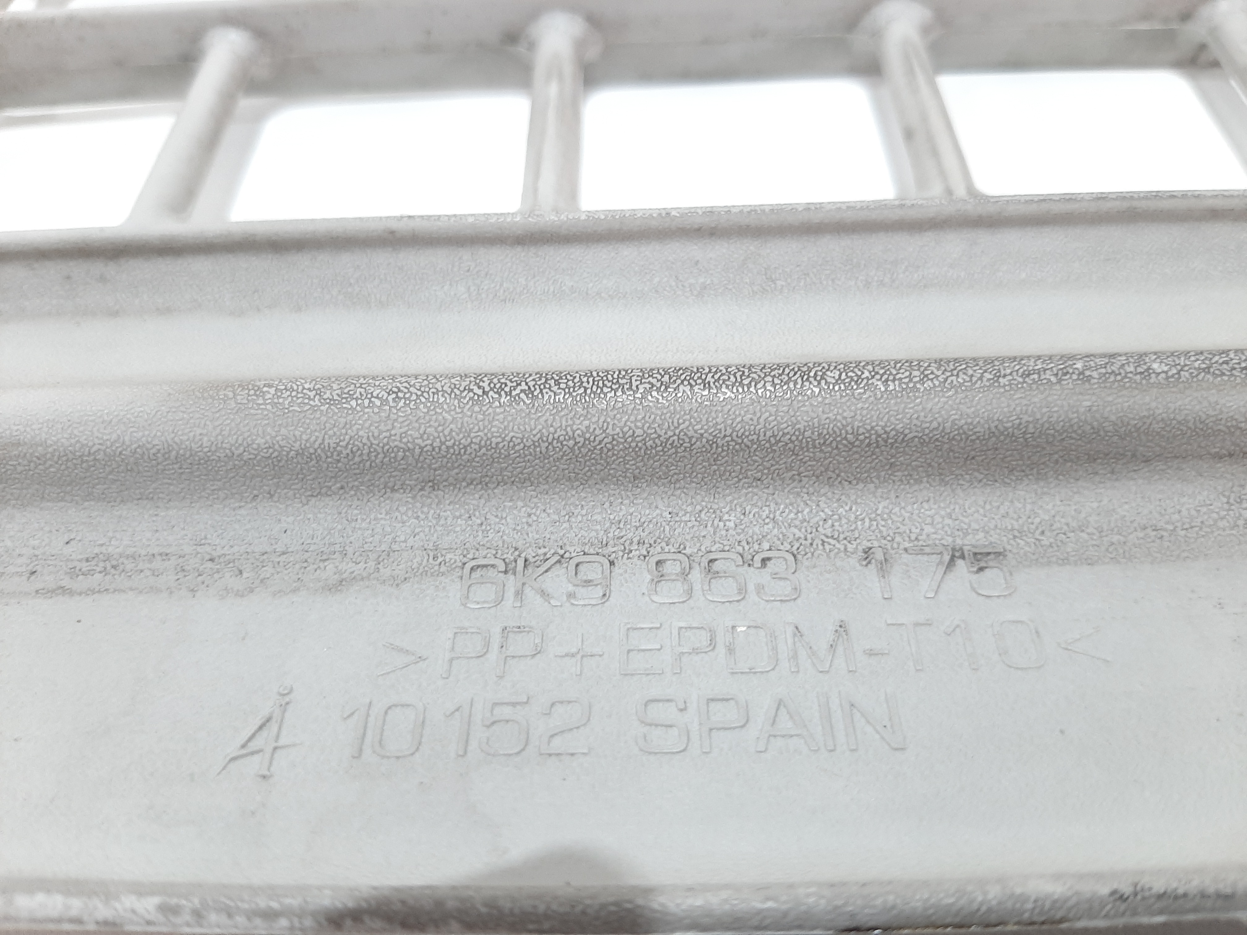 Grade Interna Esquerda Volkswagen Van 1999 A 2002 6k9863175 5