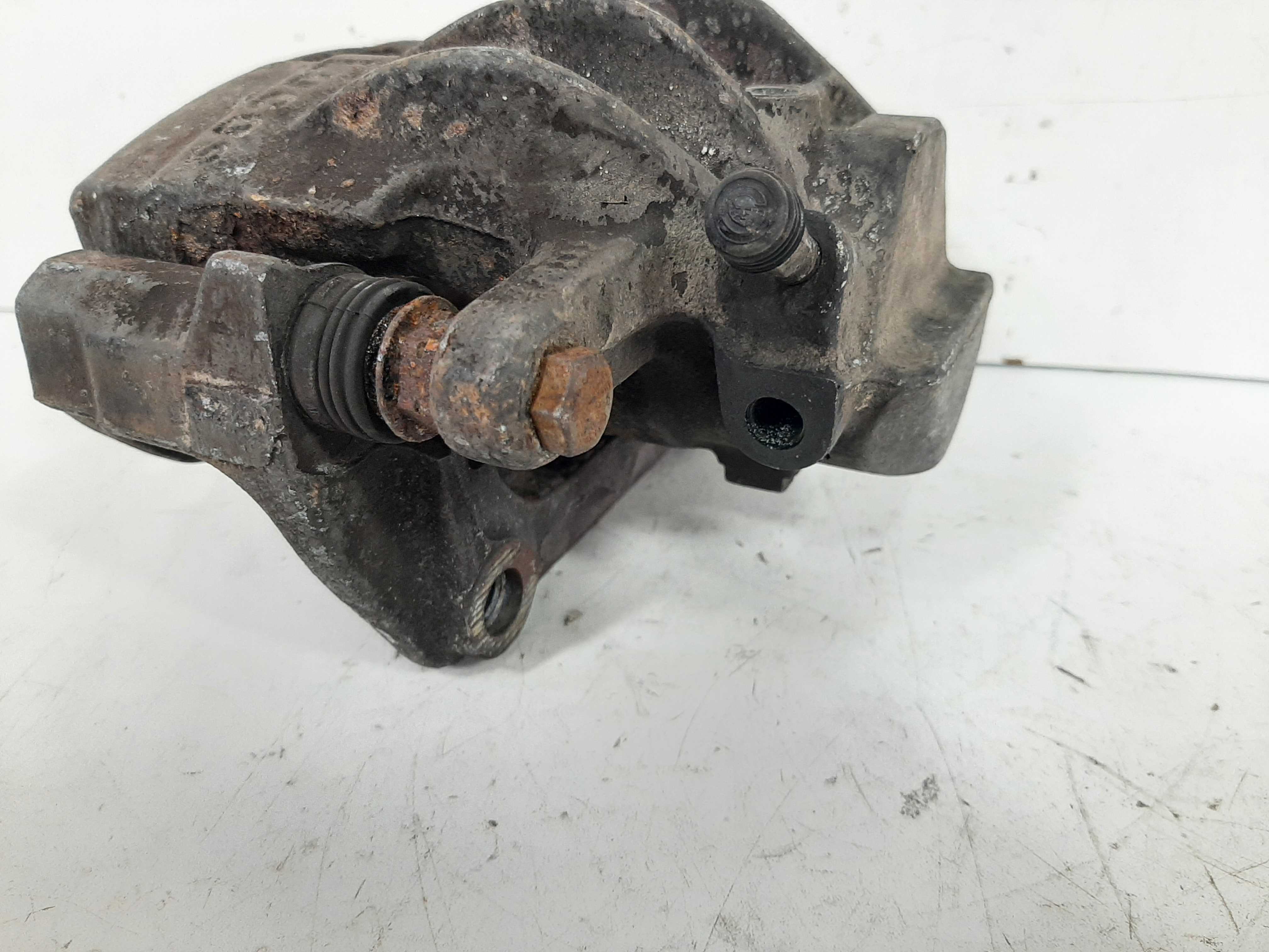 Pinça Dianteira Esquerda Mercedes C280 3.0 1993 A 2000 6