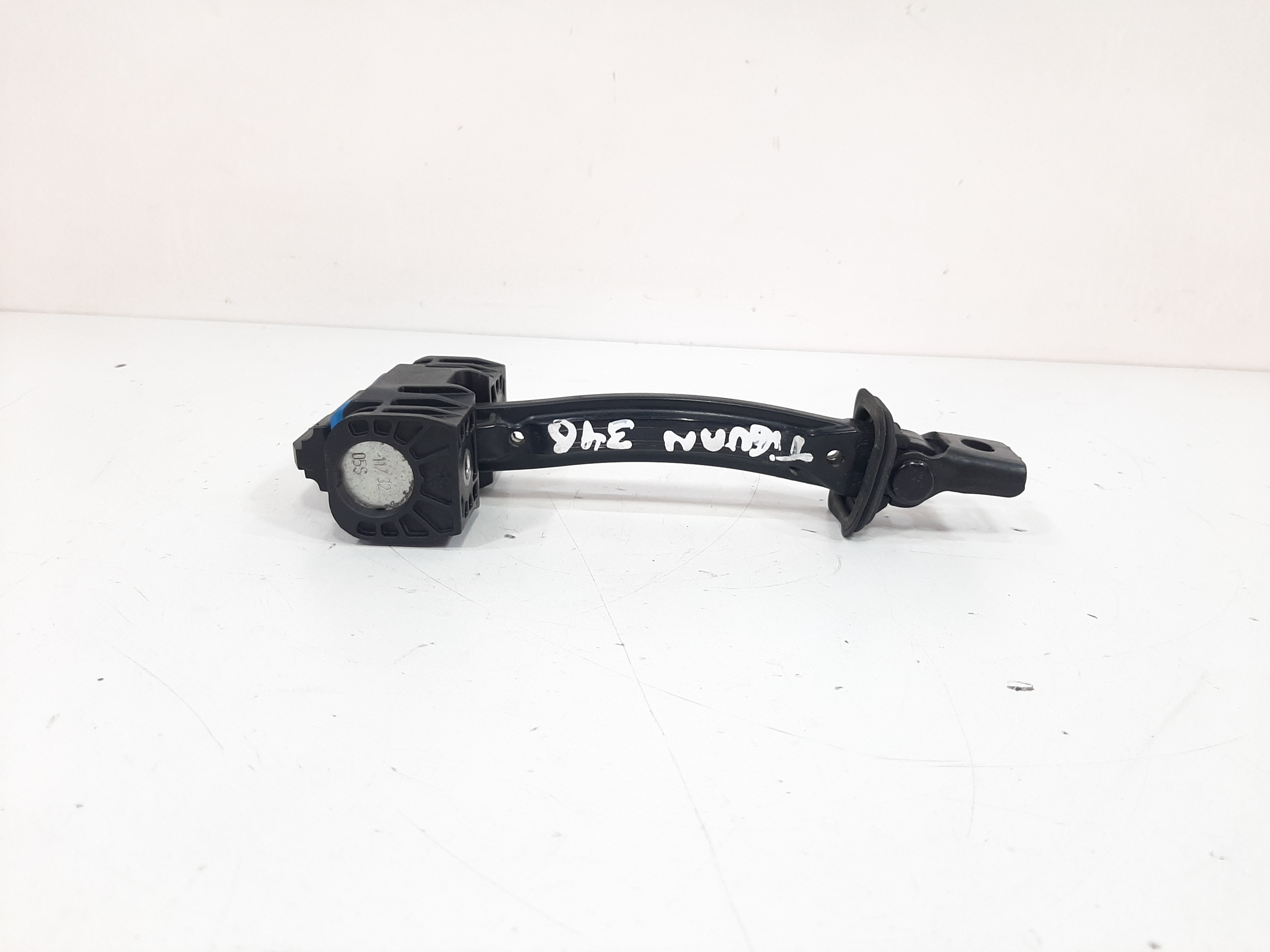 Limitador Porta Traseira Direita Vw Tiguan 2012 2013 A 2017 7