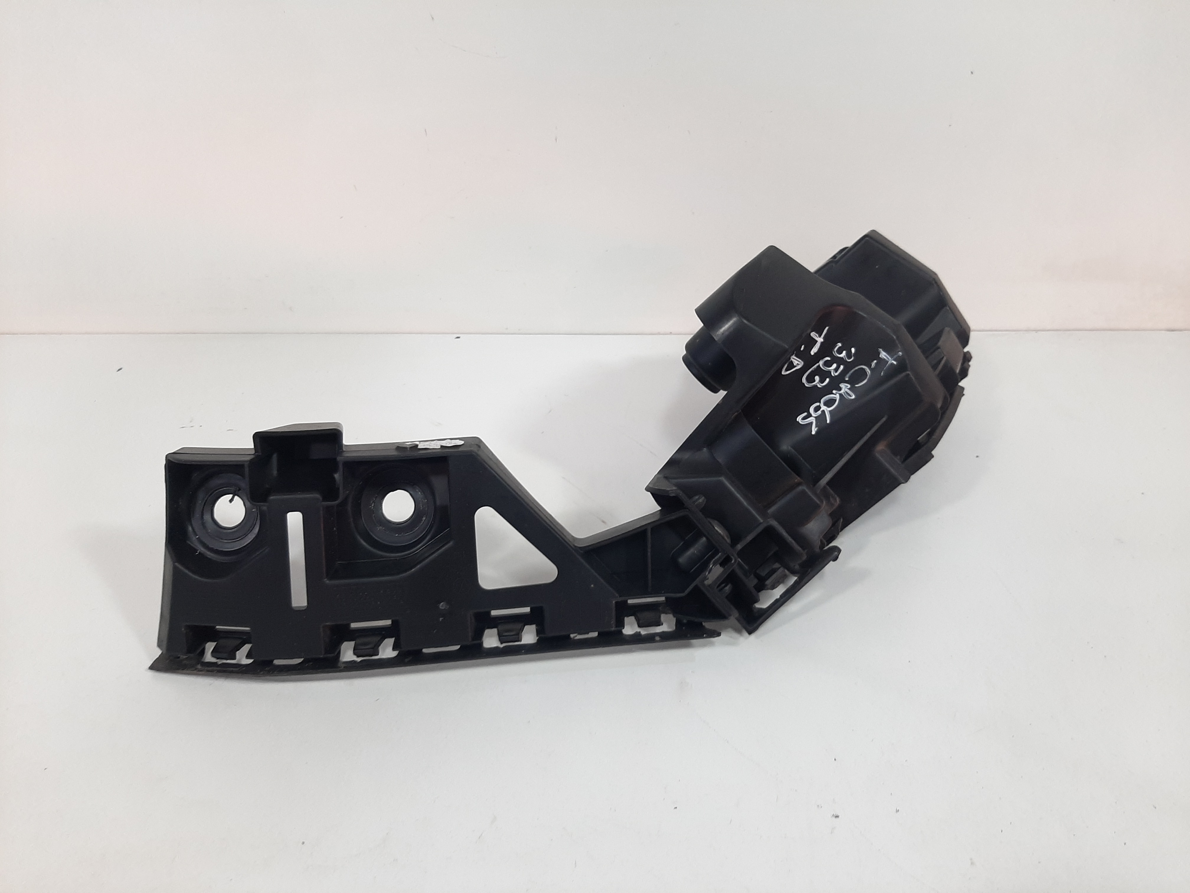 Guia Para-choque Traseiro Direito Vw T-cross 2019 2020 2022 7