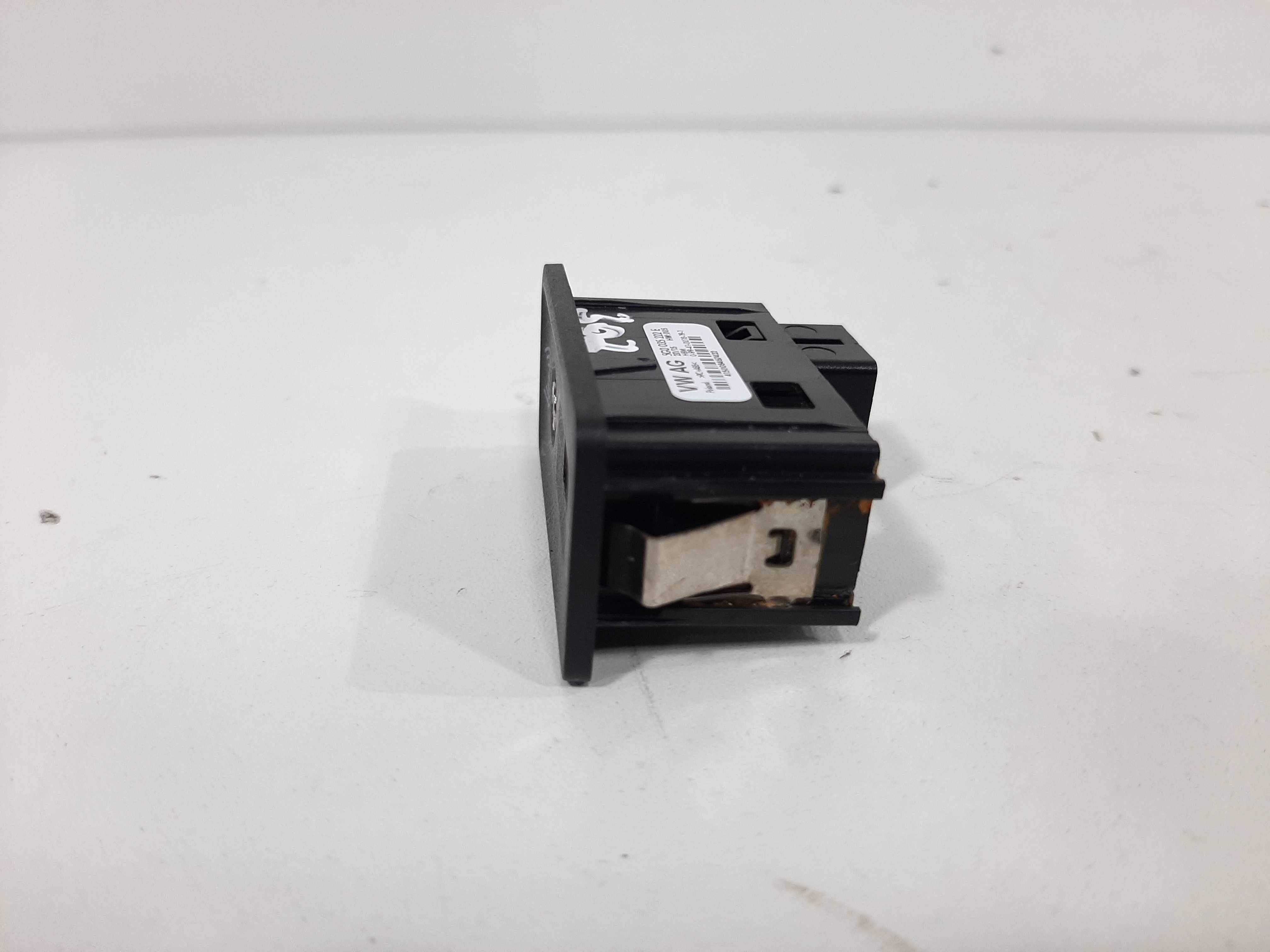 Conector Usb Cabo Auxiliar Vw Jetta 2012 2013 2014 A 2018 5