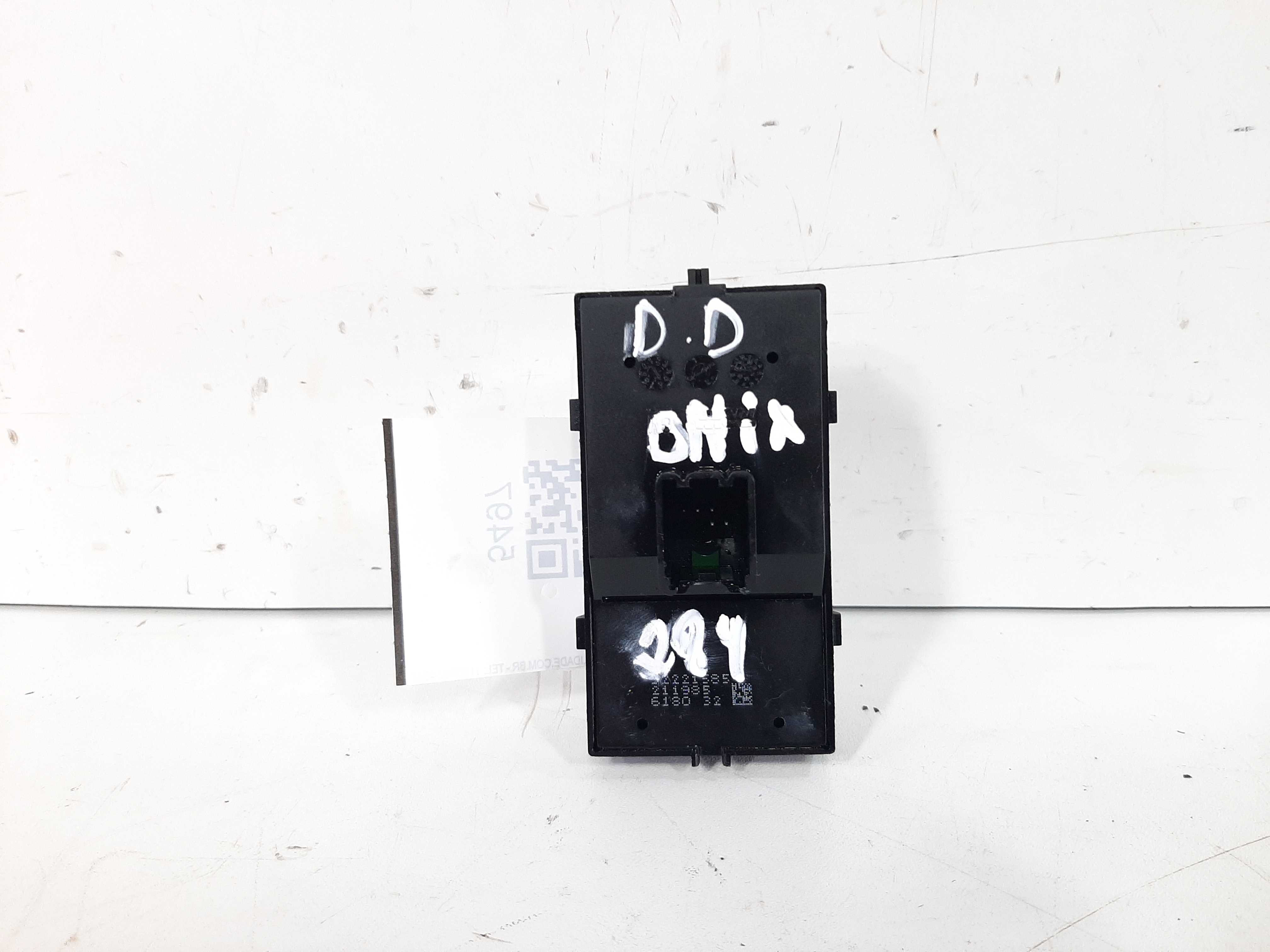 Botão Comando Dianteiro Direito Vidro Onix 2013 2014 A 2018 7