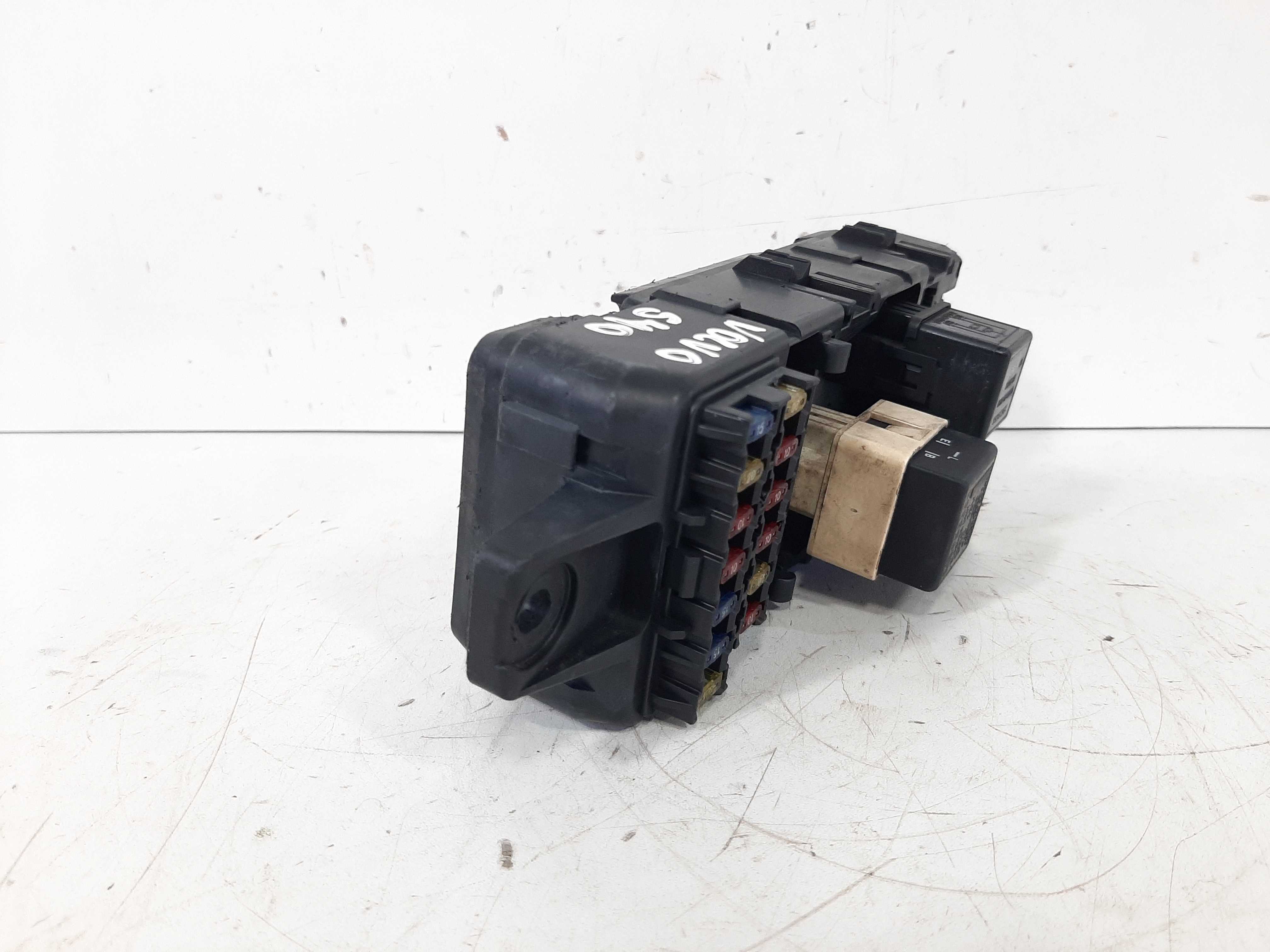 Caixa Fusivel Volvo S40 1.8 16v – 30865169 – C/detalhe 3