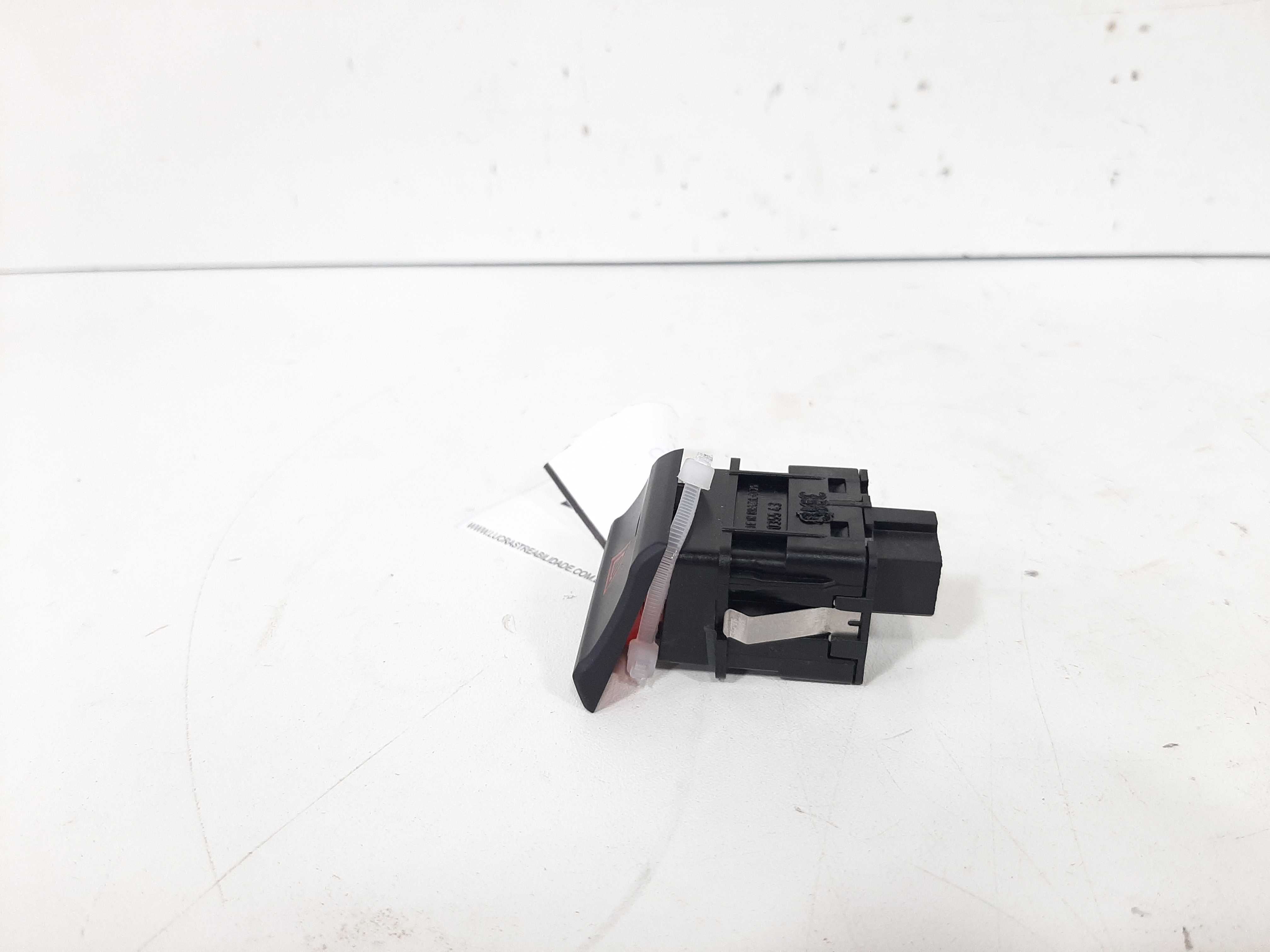 Botão Interruptor Pisca Alerta Gm Onix 2013 2014 2015 A 2019 2
