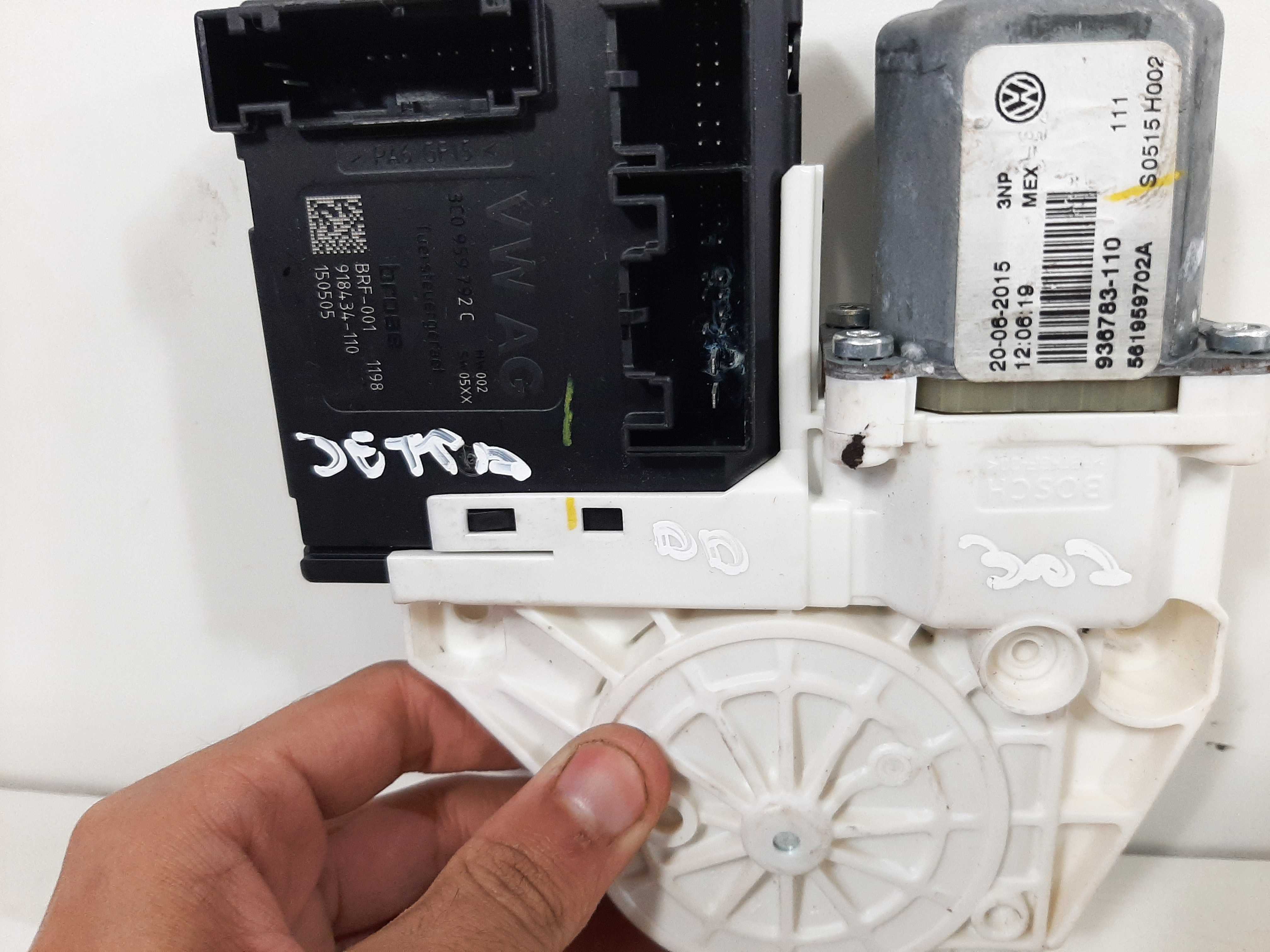 Motor Vidro Elétrico Dianteiro Direito Vw Jetta 2011 A 2018 2