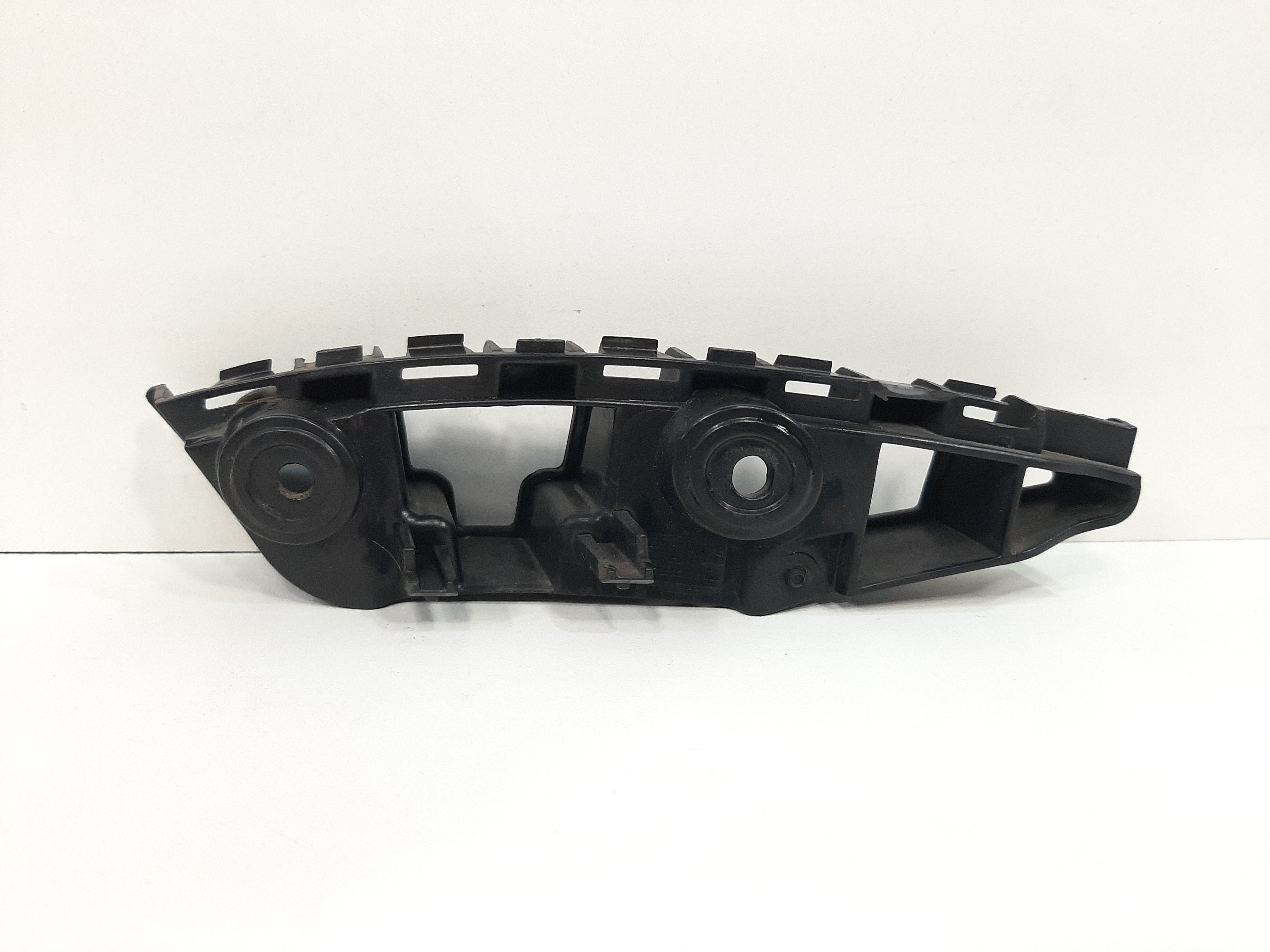 Suporte Guia Parachoque Dianteiro Esquerdo Vw Jetta 11 A 17 4