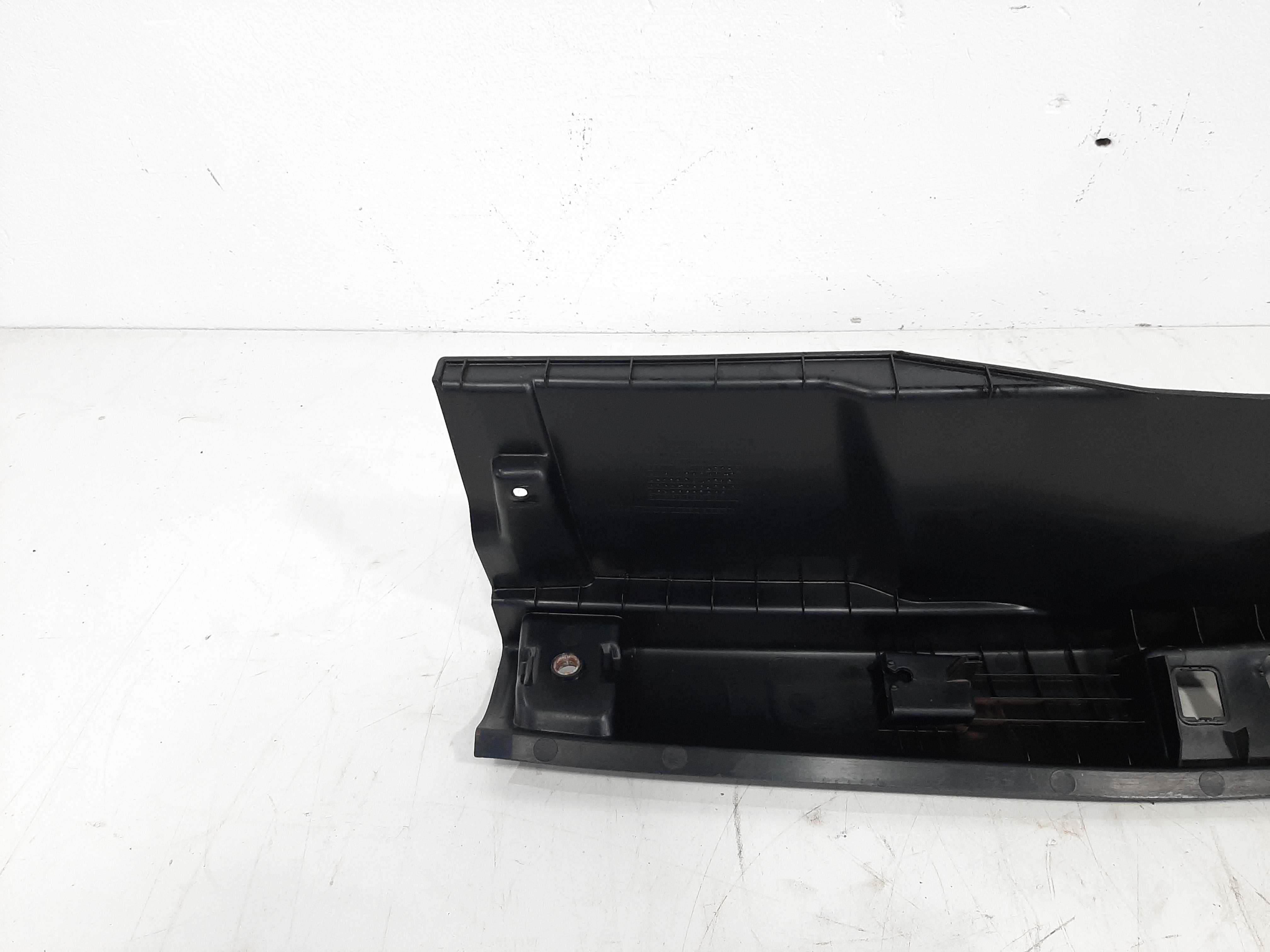 Acabamento Porta Malas Vw Jetta 2015 2016 2017 2018 2019 8