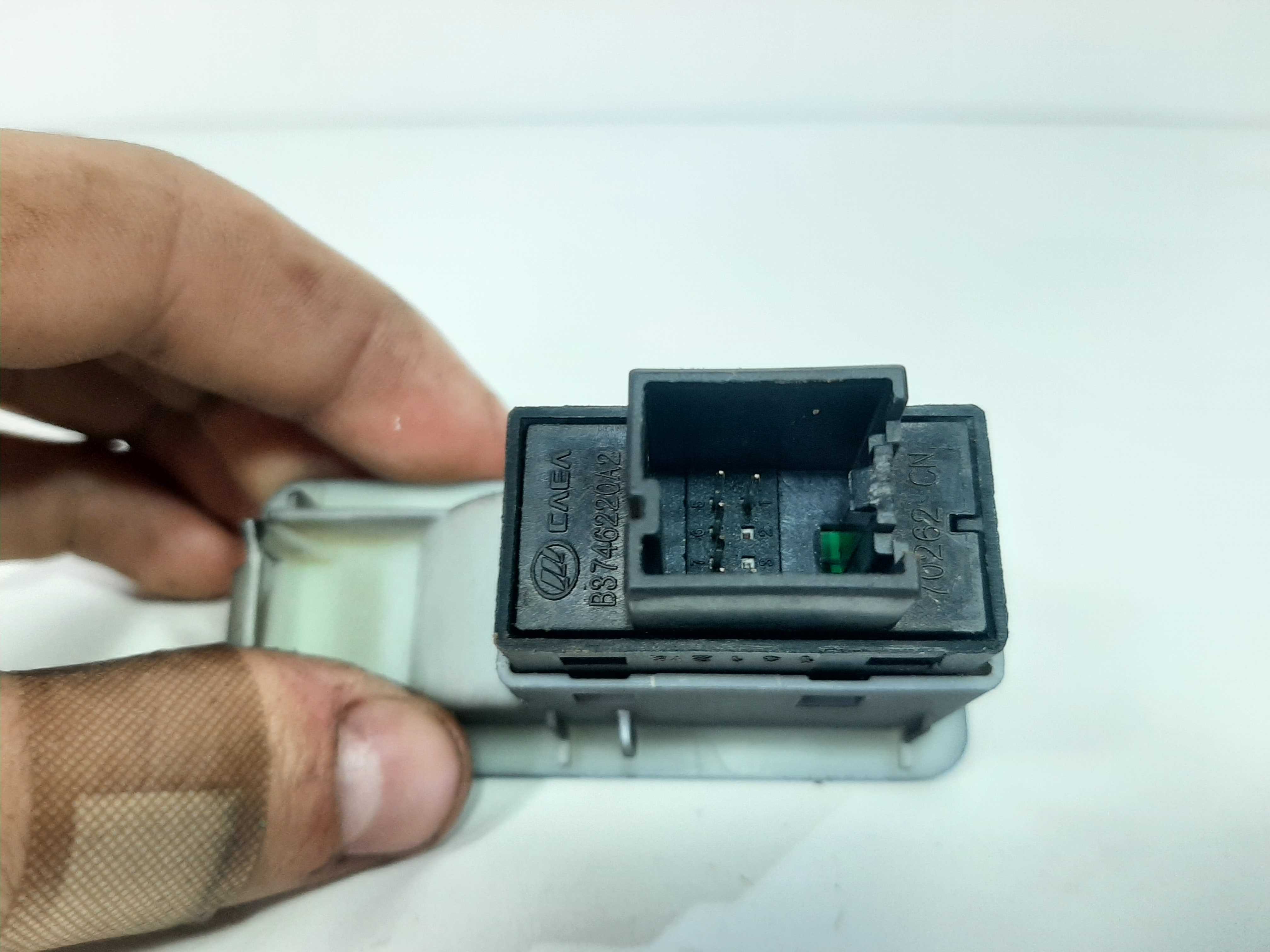 Botão Vidro Elétrico Dianteiro Direito X60 2012 2013 A 2019 6