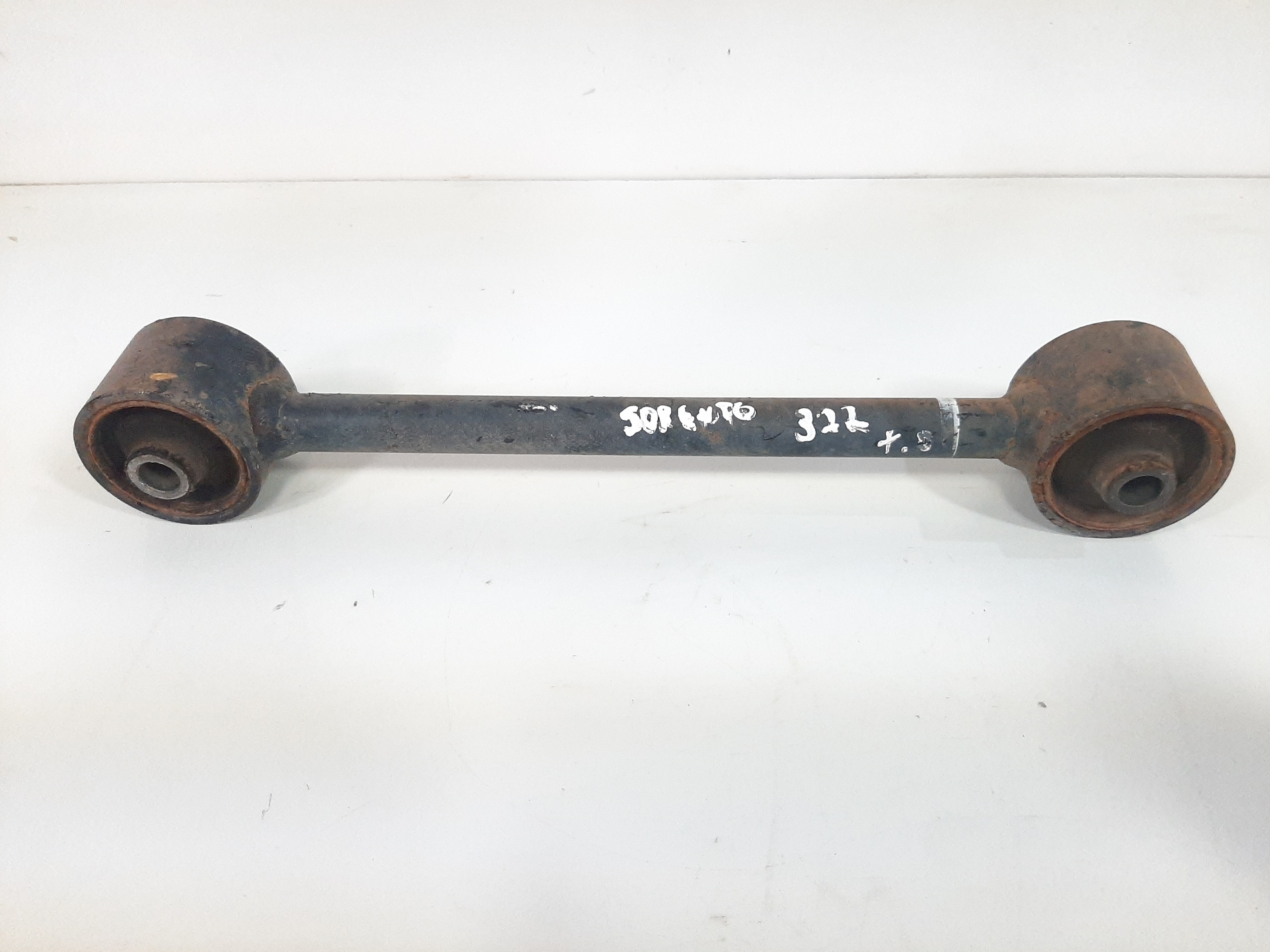 Braço Tirante Traseiro Direito Sorento 2.5d 4×4  2007 A 2009 7