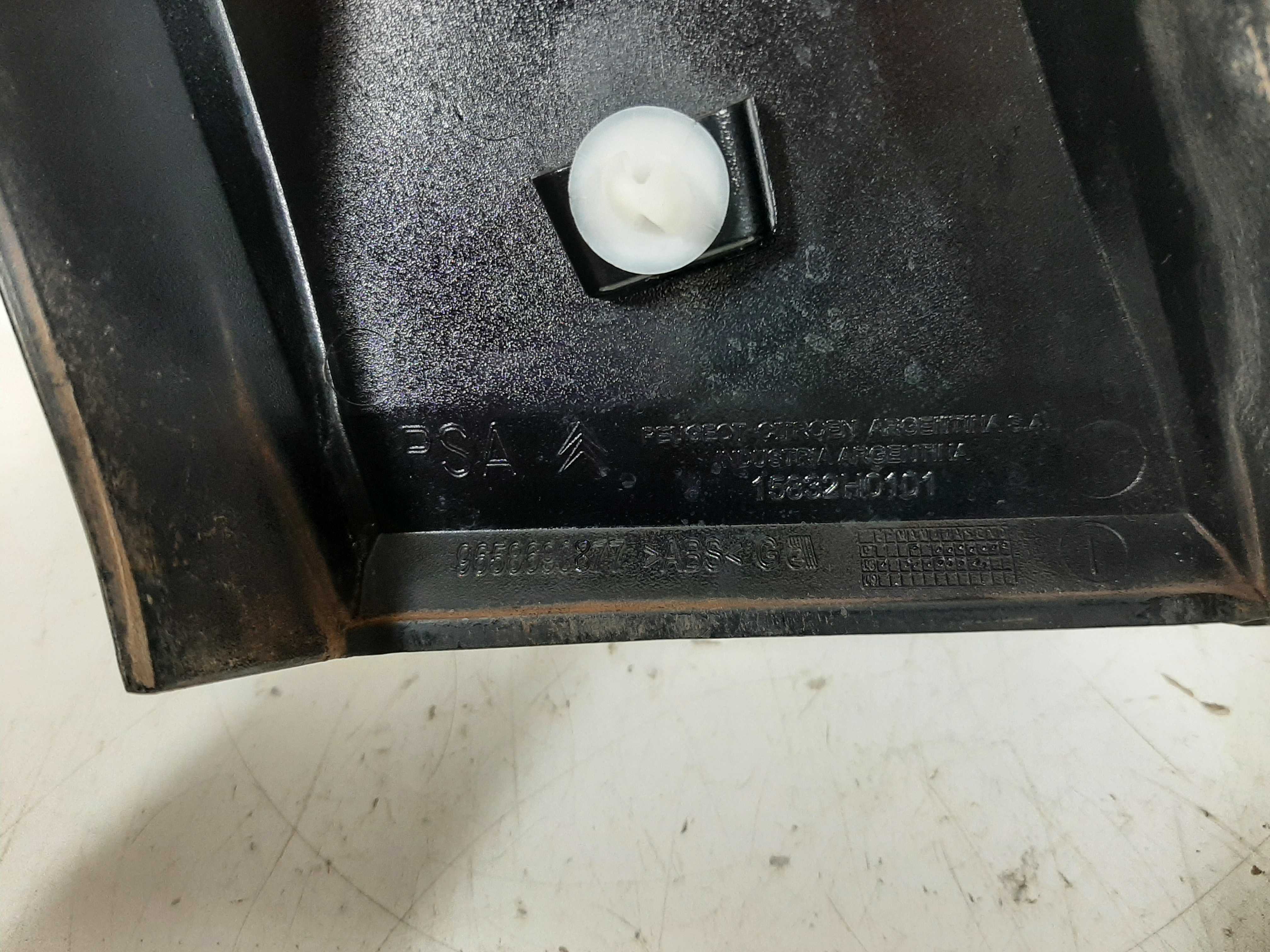 Coluna Externa Esquerda Citroen C4 07 A 2013 Com Detalhe 9