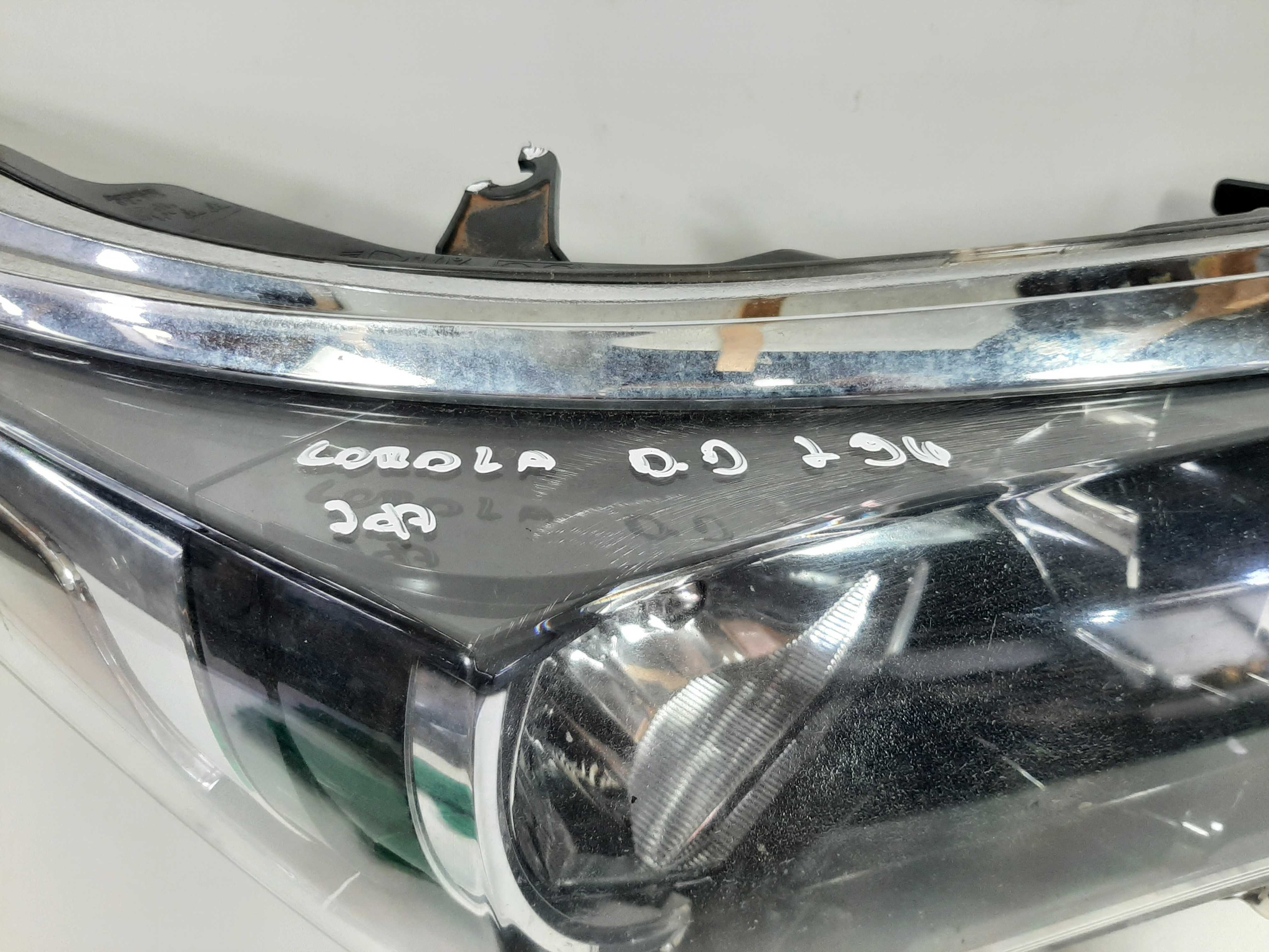 Farol Dianteiro Direito Corolla Xei 2014 A 2017 C/ Avaria 1