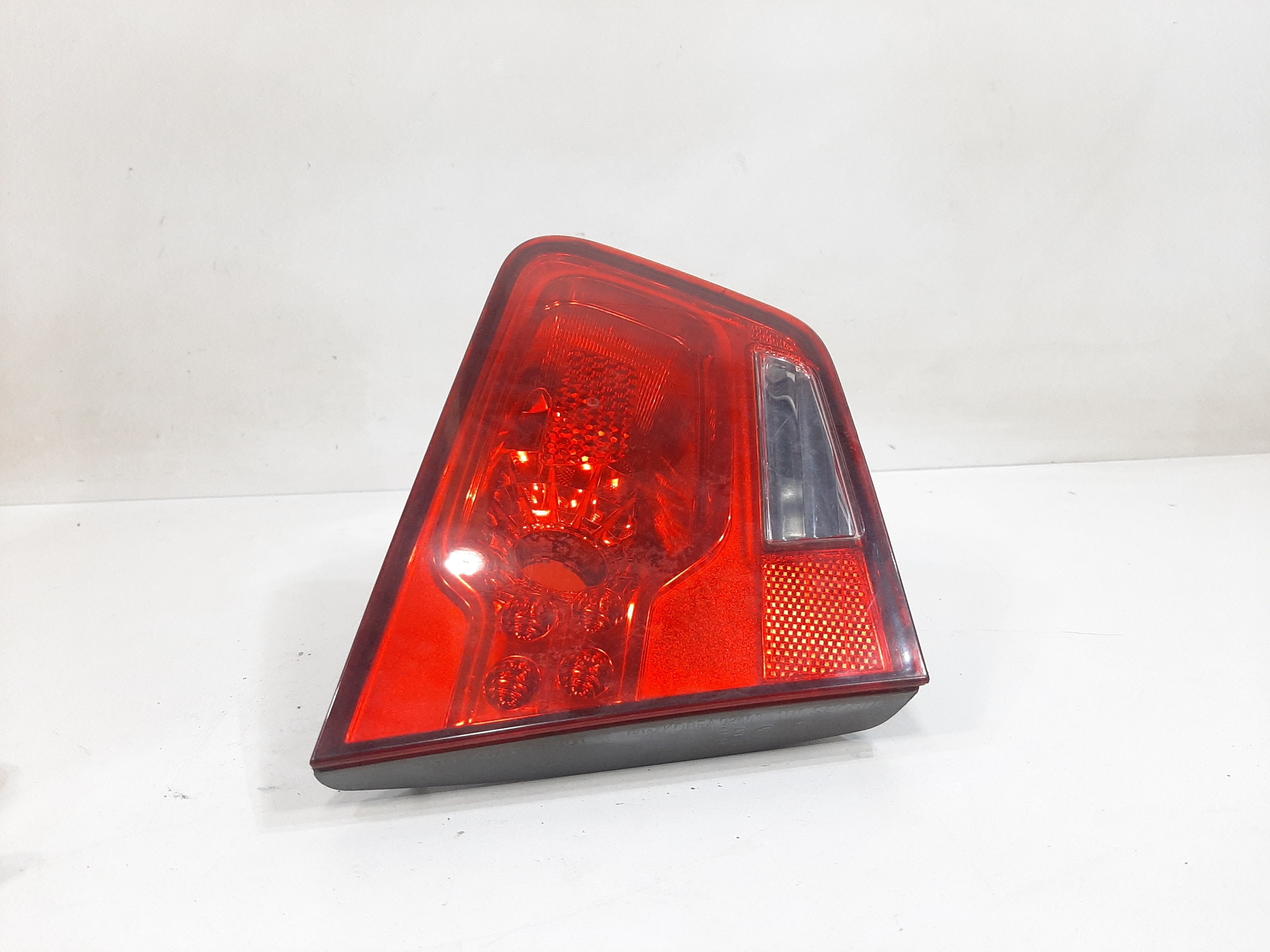 Lanterna Tampa Traseira Esquerda Kia Cerato Sx3 2009 A 2013 6