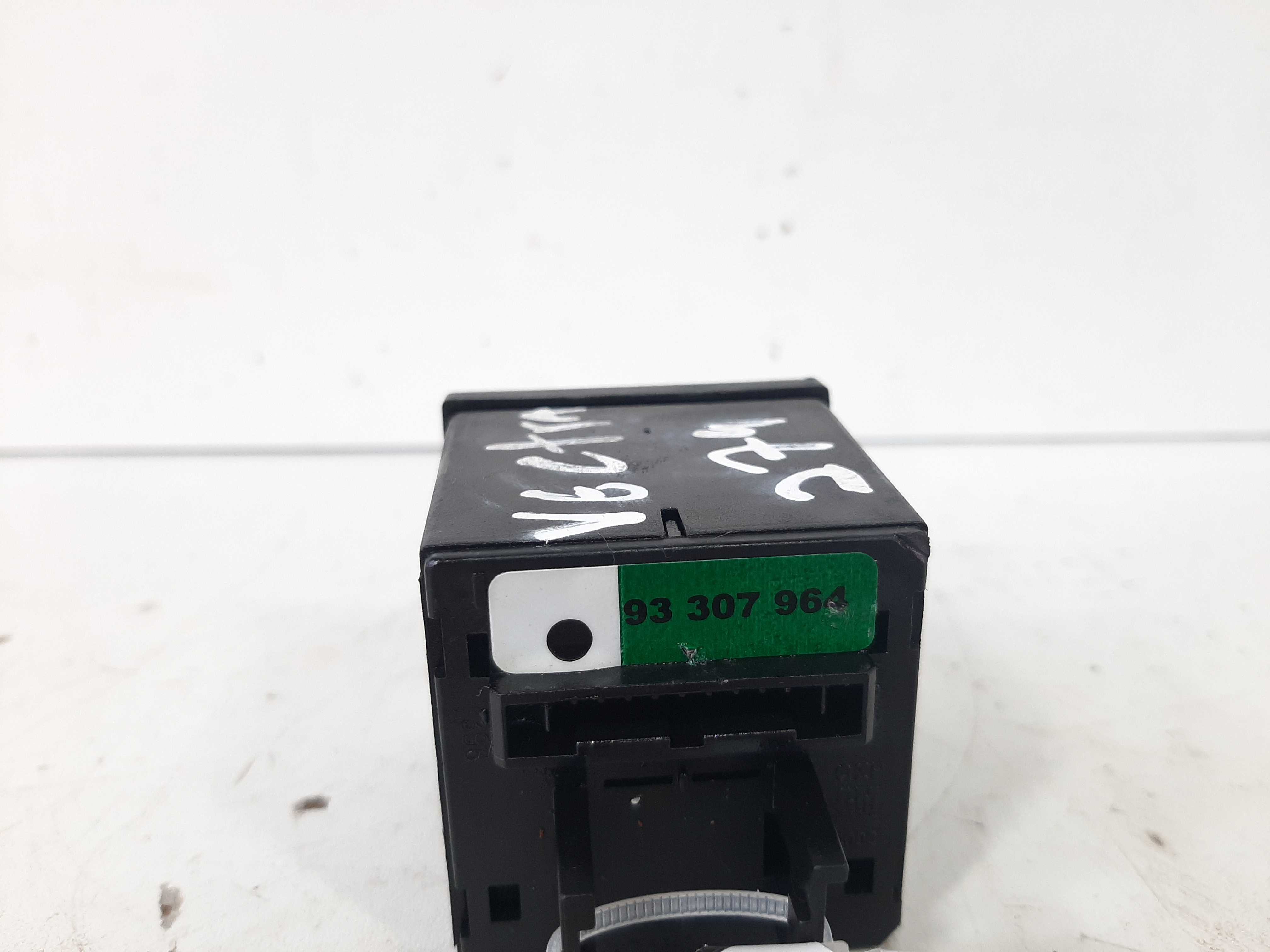 Botão Alerta Trava Porta Vectra Hatch Gt 2006 2007 A 2012 4