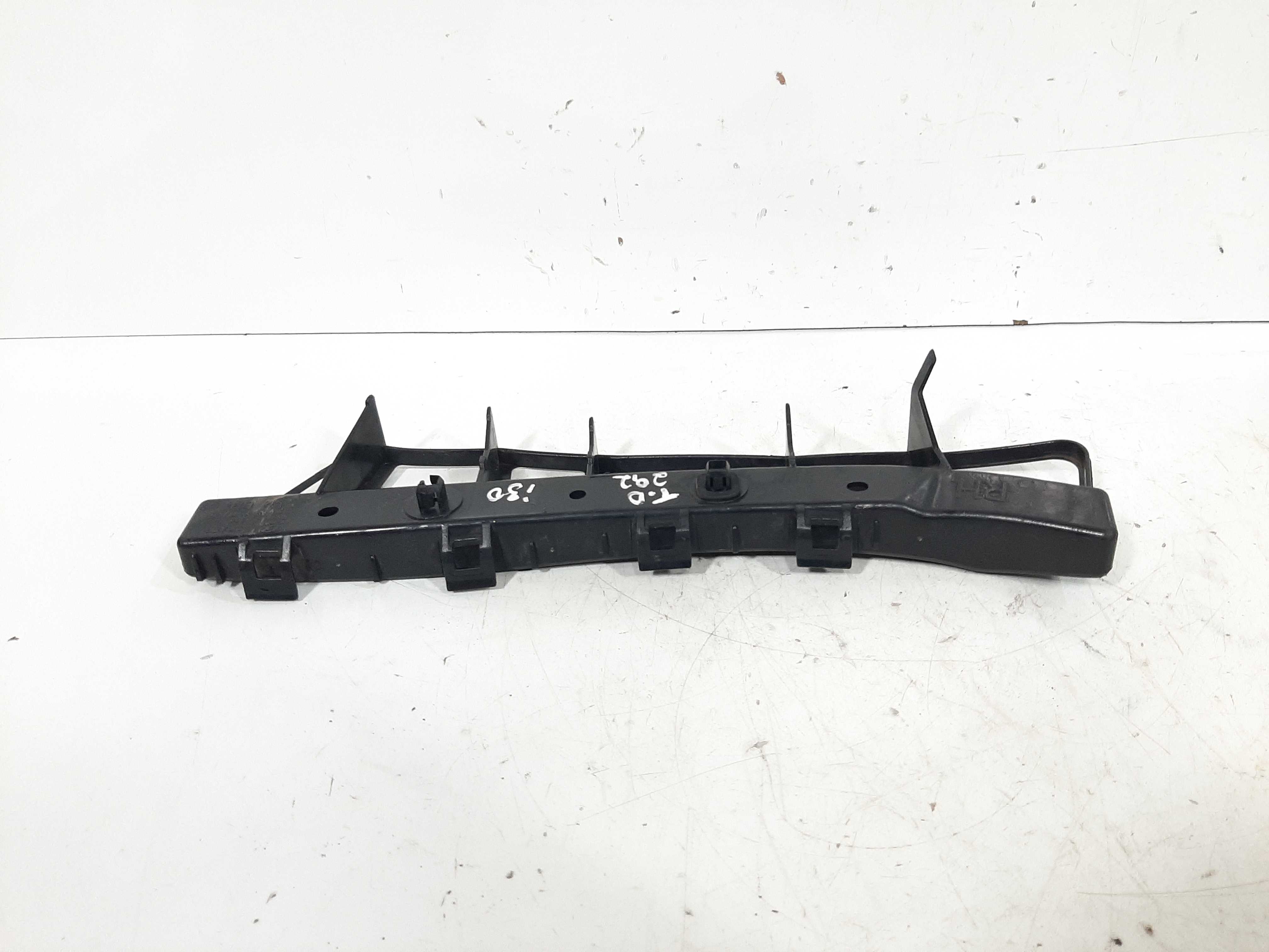 Guia Parachoque Traseiro Direito Hyundai I30 2.0 2009 A 2012 6