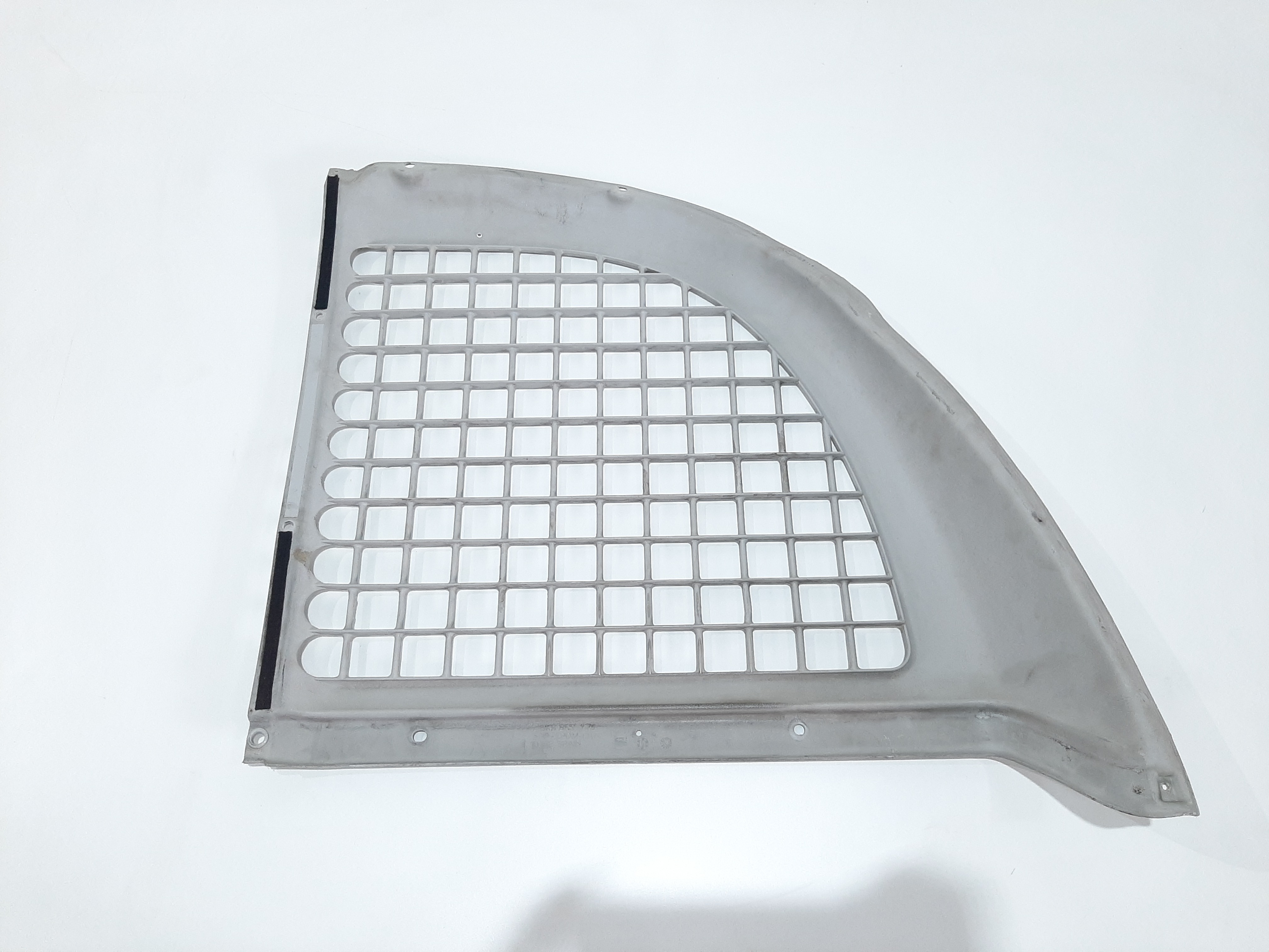 Grade Interna Esquerda Volkswagen Van 1999 A 2002 6k9863175 3