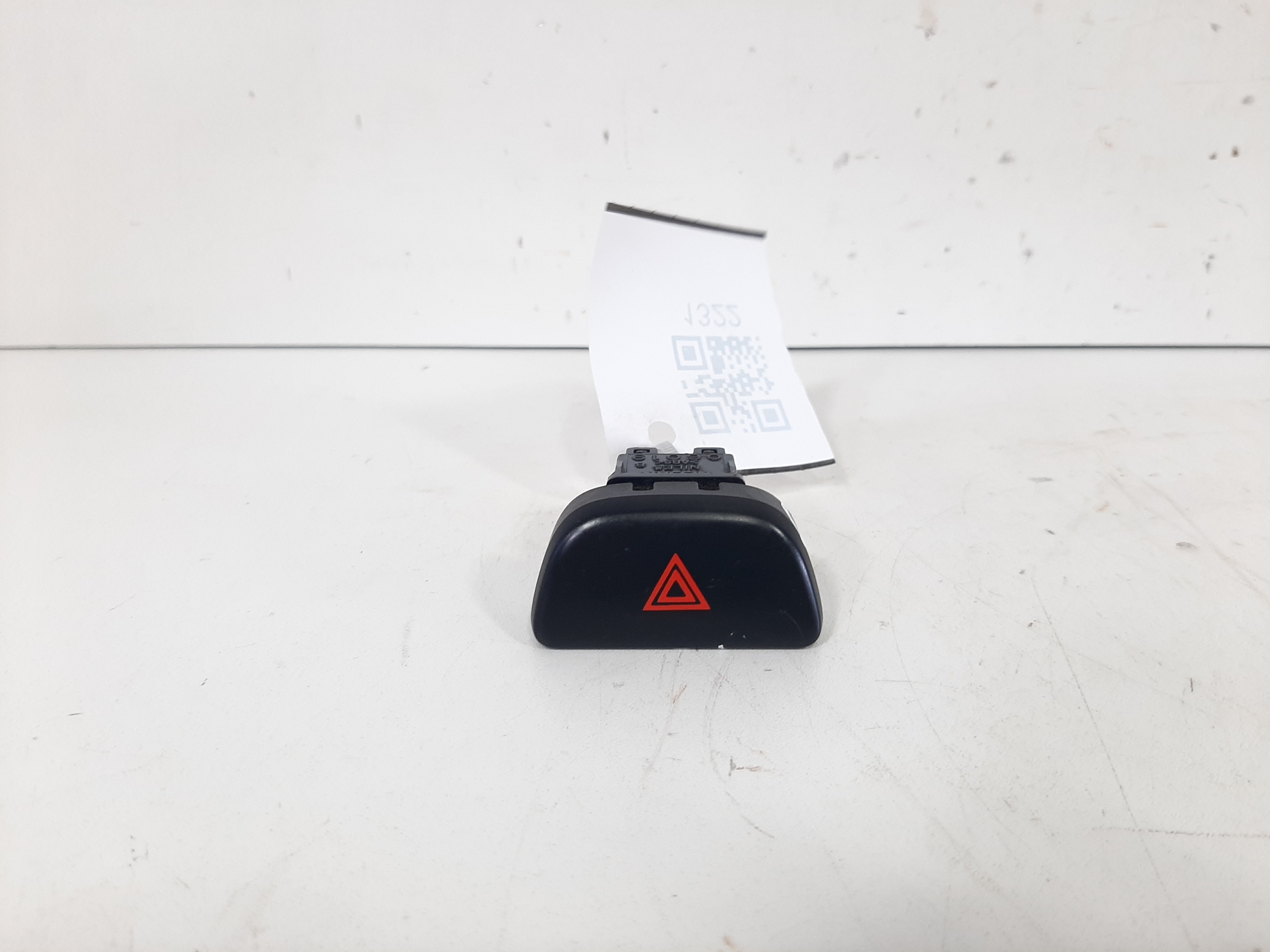 Botão Interruptor Pisca Alerta Nissan   11 A 2018 1