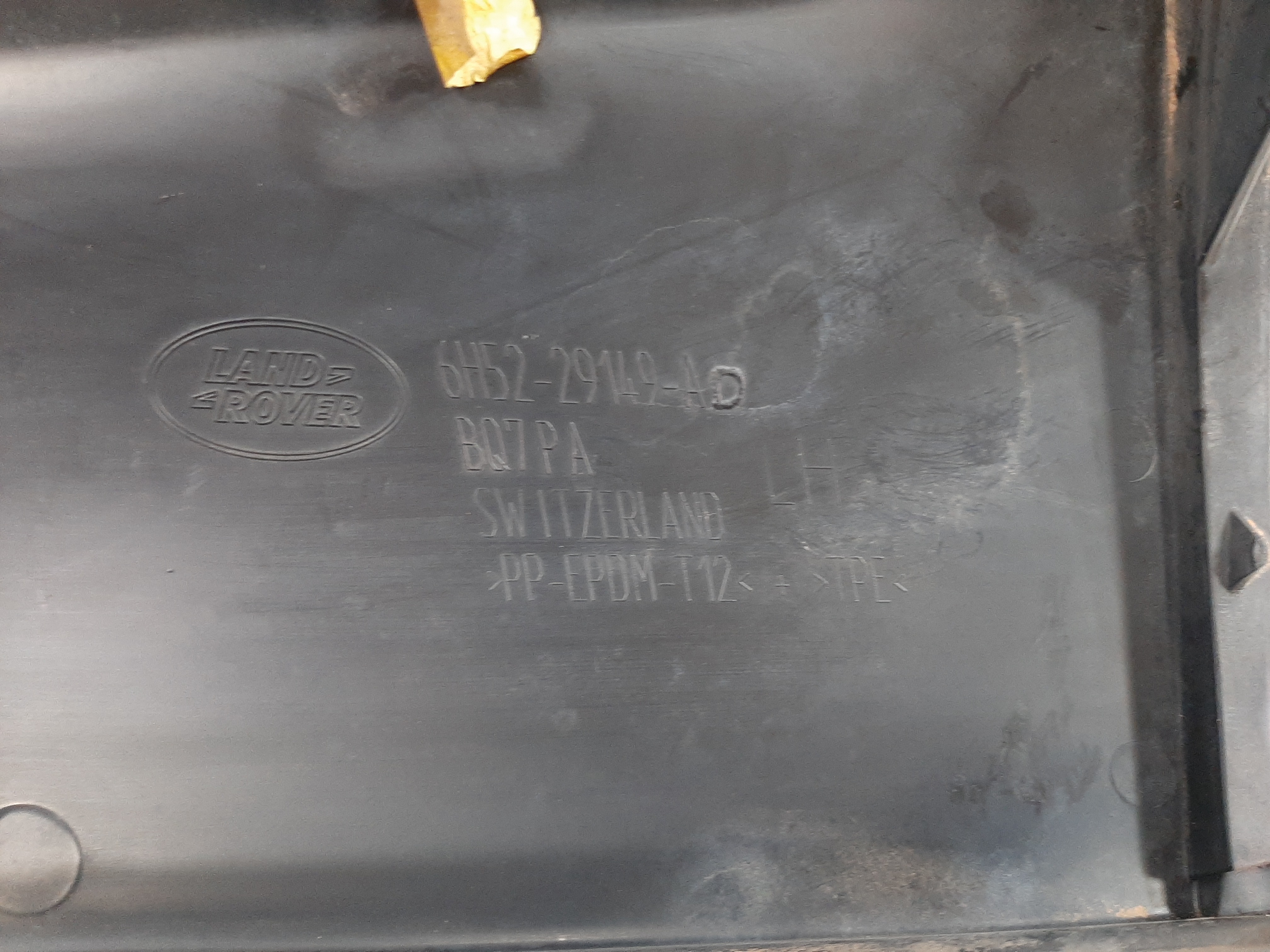 Moldura Coluna Traseira Esquerda Freelander 2 2007 A 2012 9
