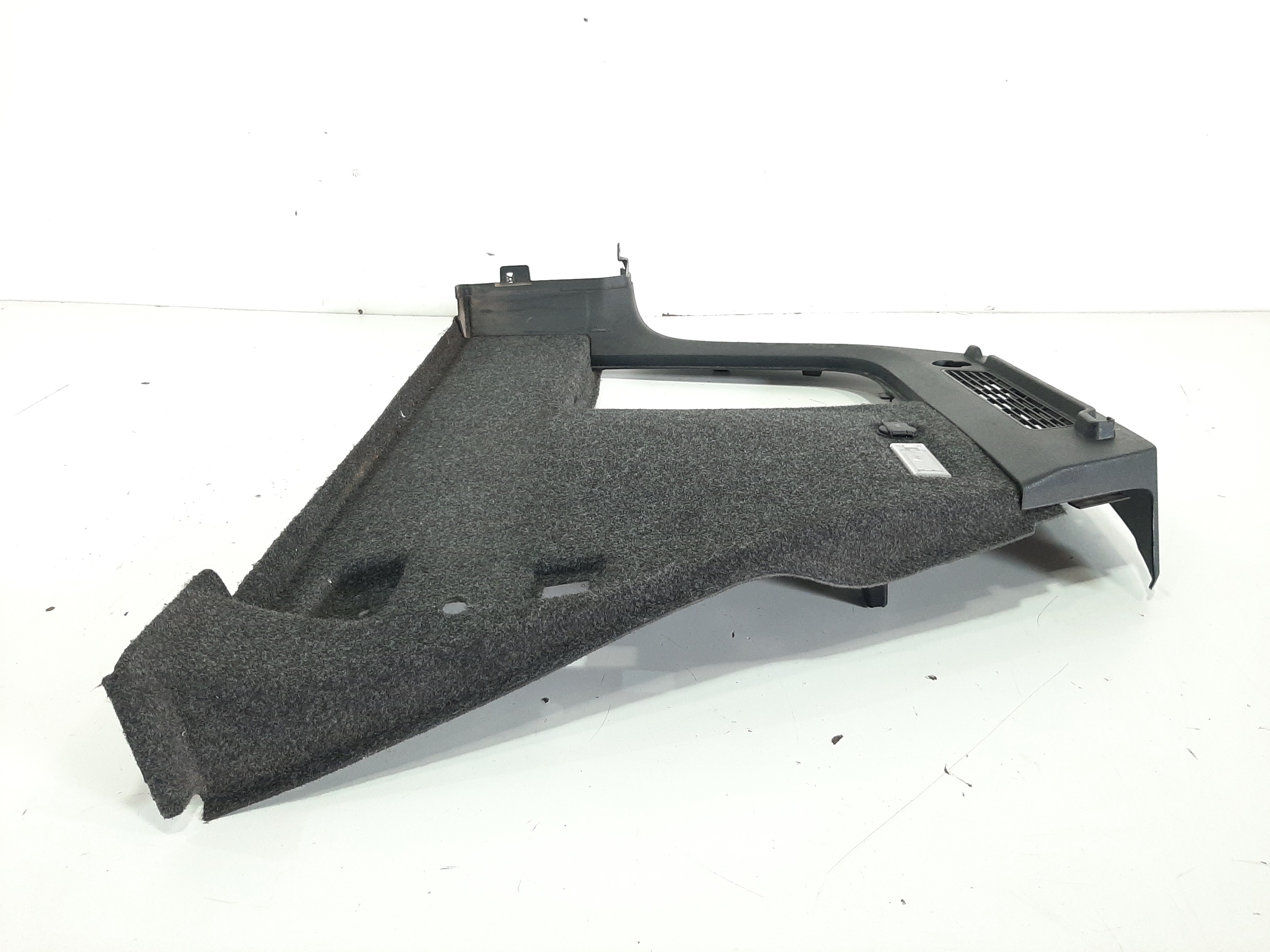 Acabamento Lateral Esquerdo Portamalas Vw Tiguan 2012 A 2017 4