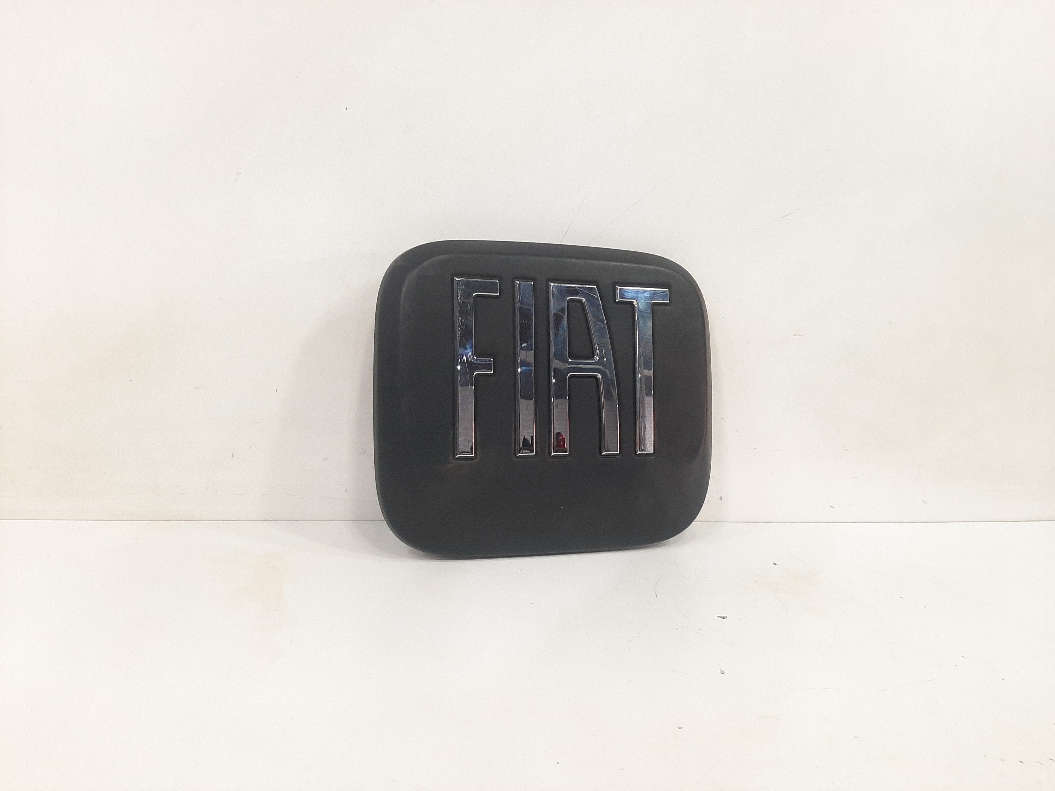 Emblema Maçaneta Tampa Traseira Fiat Toro 2016 2017 A 2023 4