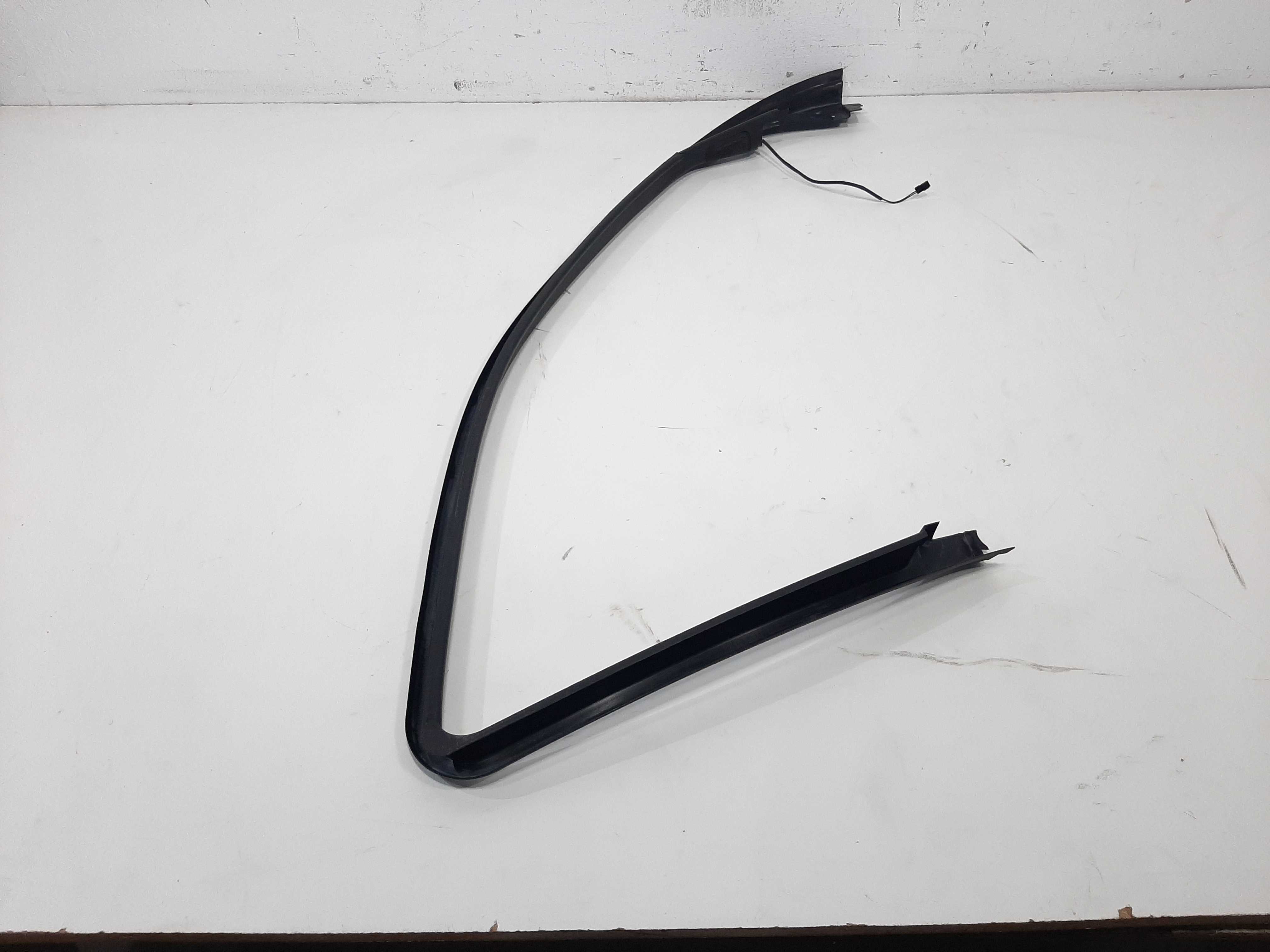 Acabamento Guarnição Dianteiro Direito Bmw 528i 540i E39 7