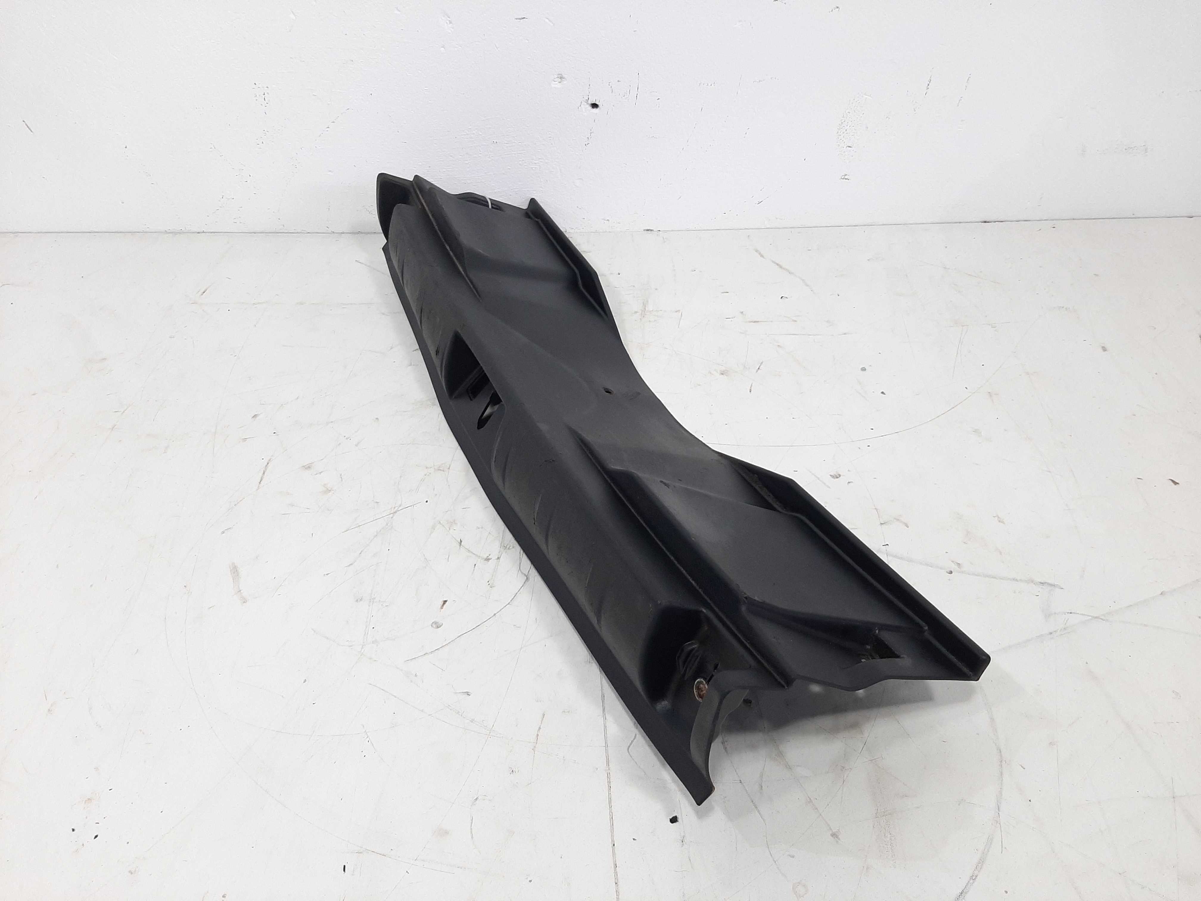 Acabamento Porta Malas Vw Jetta 2015 2016 2017 2018 2019 7