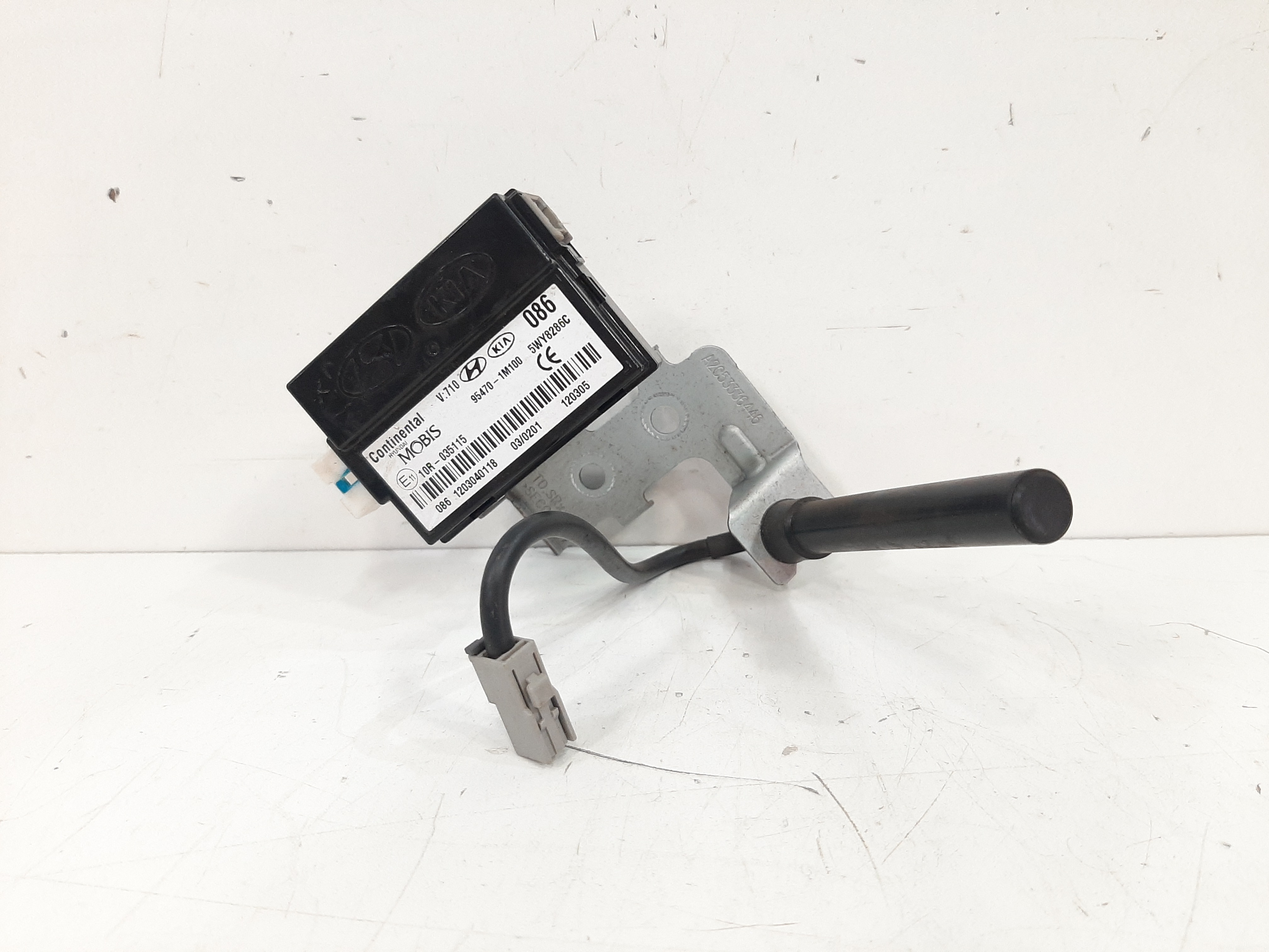 Módulo Central Antena Kia Cerato Koup 2011 A 2013 954701m100 6