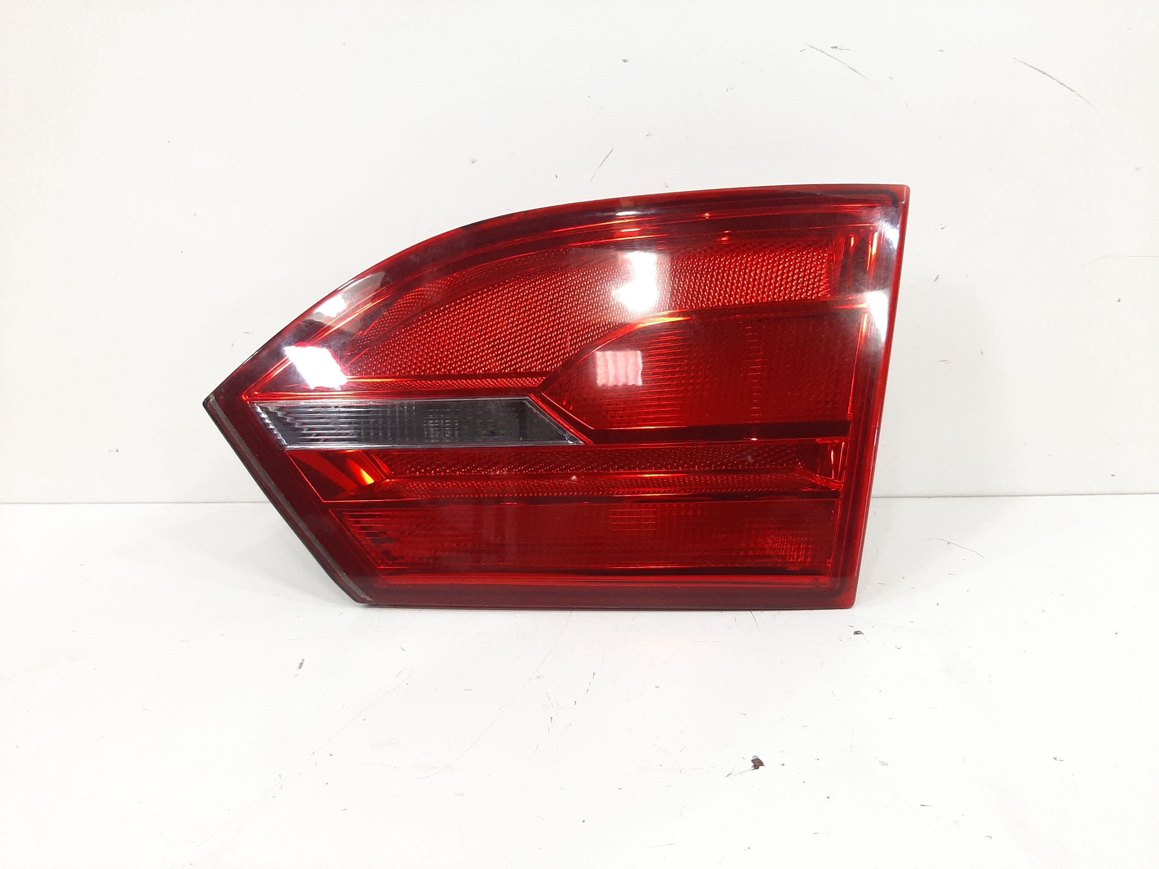 Lanterna Traseira Direita Tampa Vw Jetta 2011 2012 A 2017 6