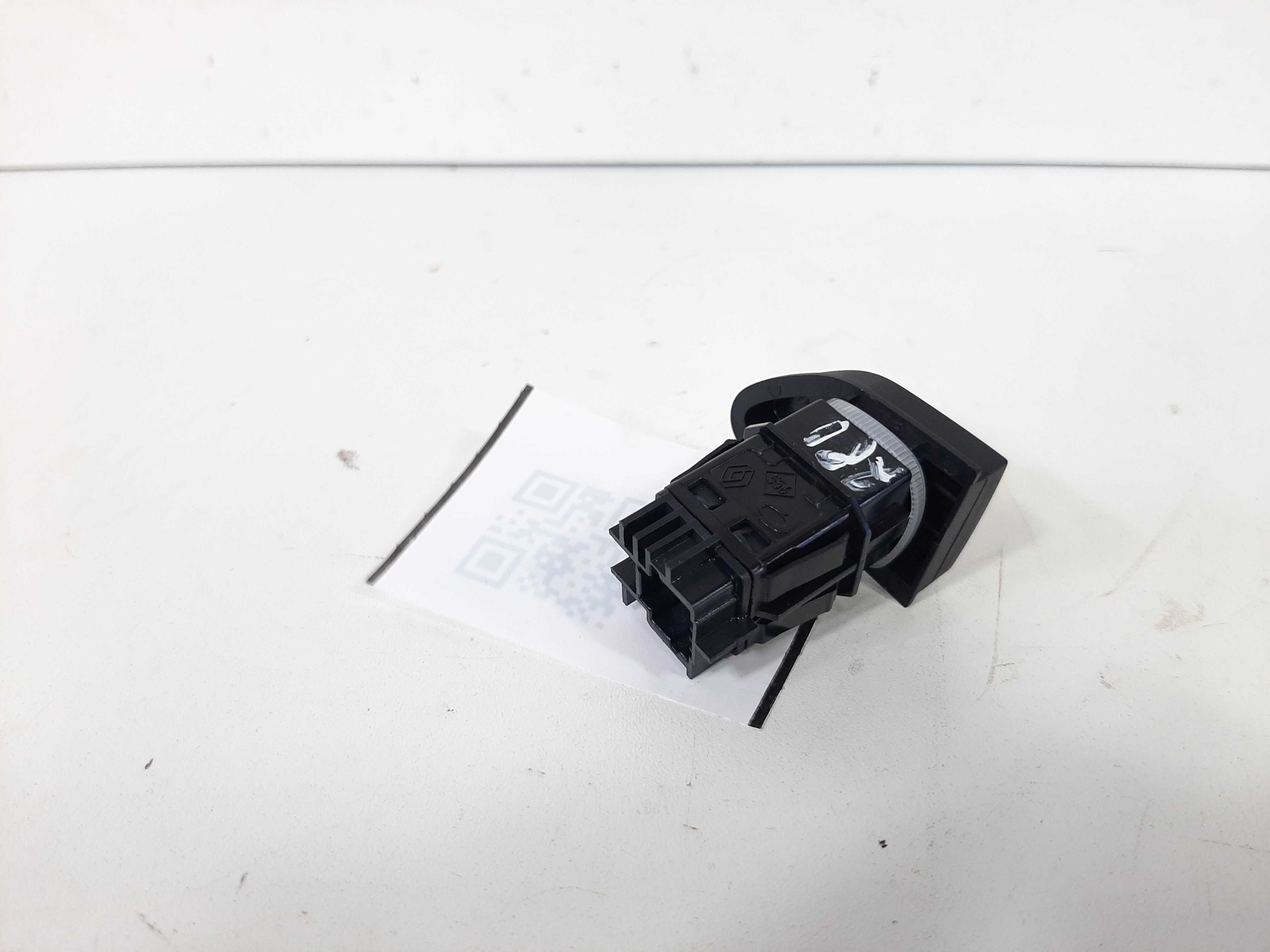 Interruptor Botão Pisca Alerta Renault Oroch 2016 A 2021 4