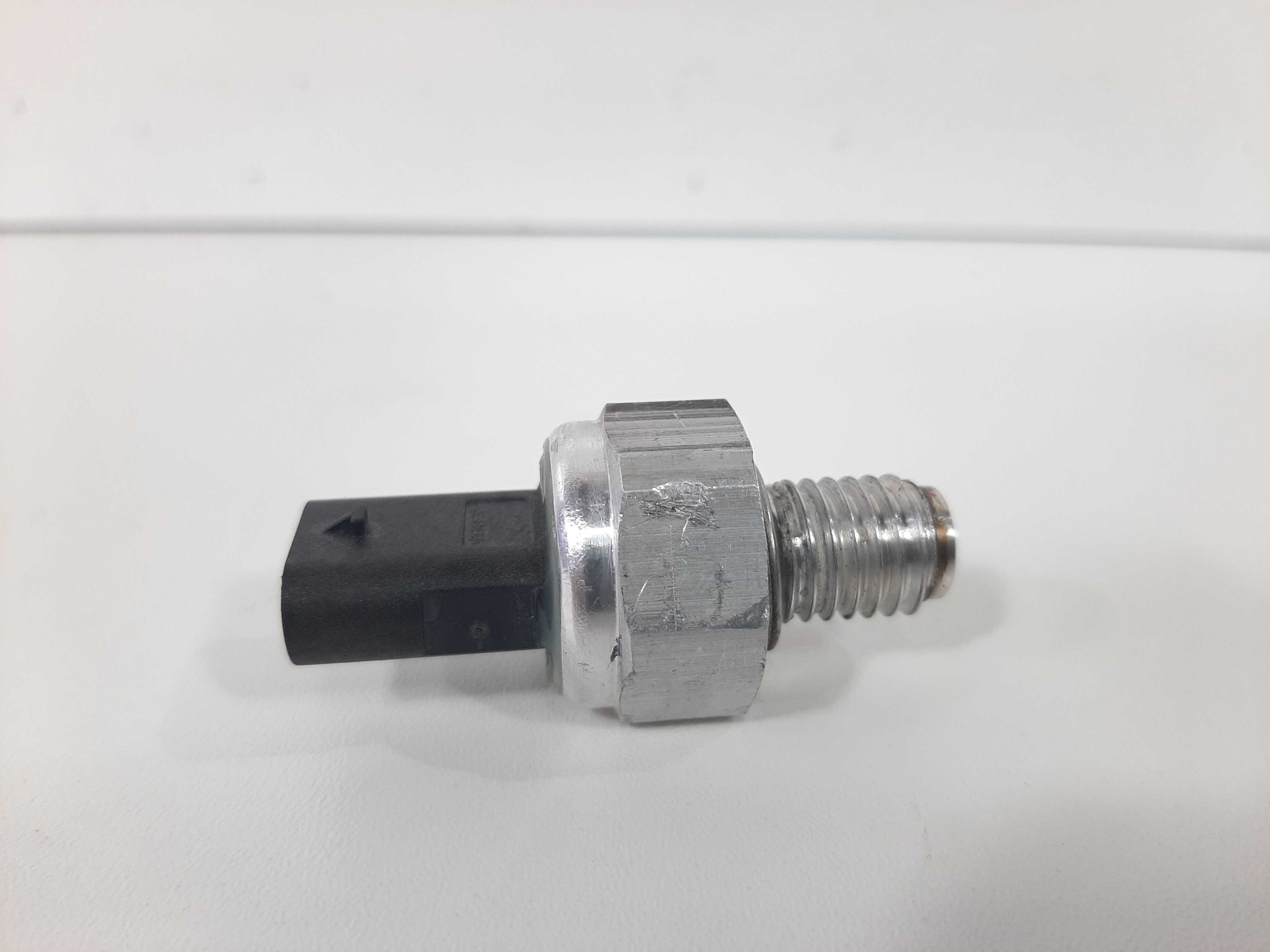 Interruptor Sensor Óleo Tracker Cruze 1.4 Turbo 2014 A 2019 1