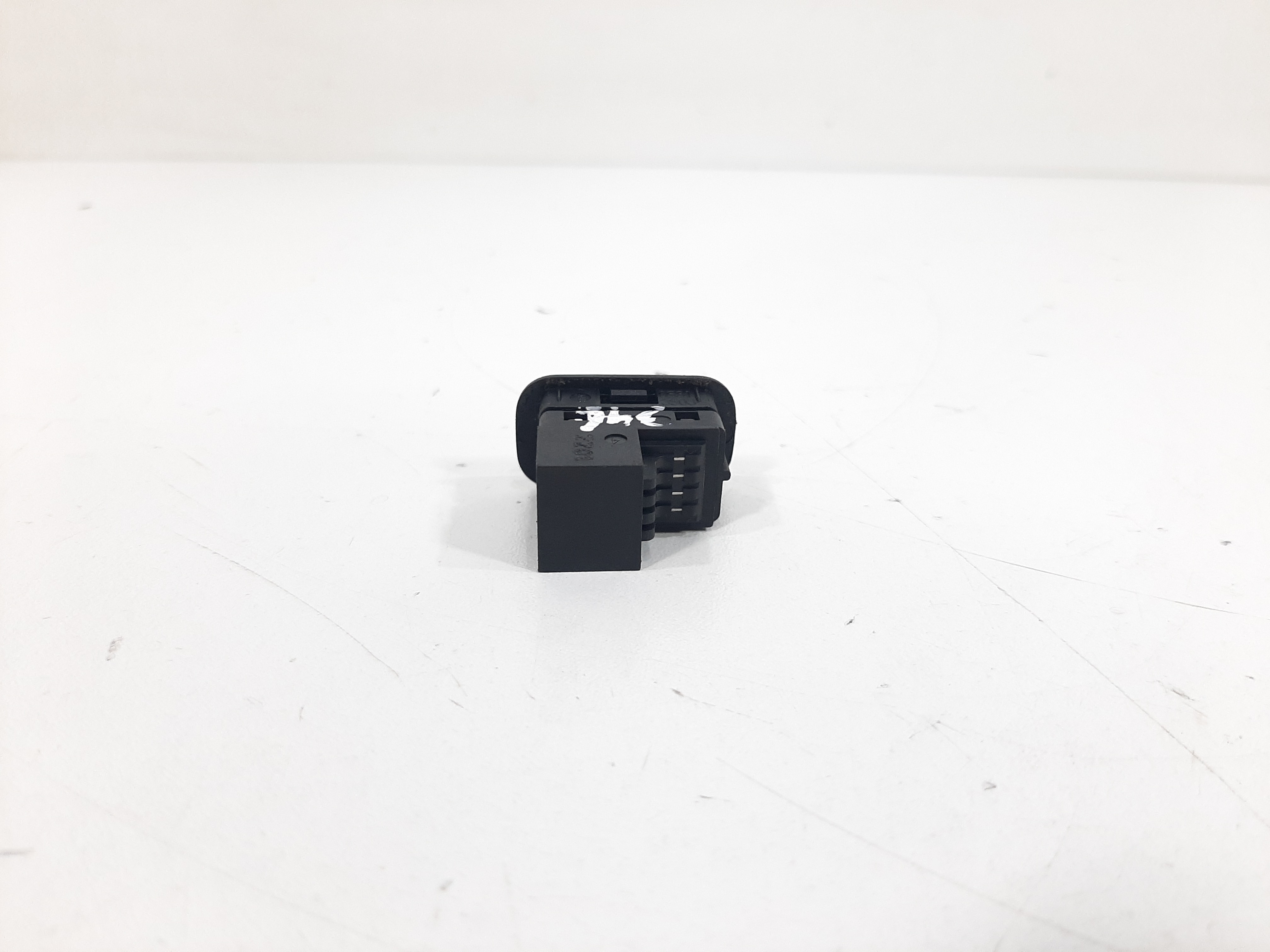 Botão Interruptor Alarme Vw Tiguan 2012 2013 2014 A 2017 3