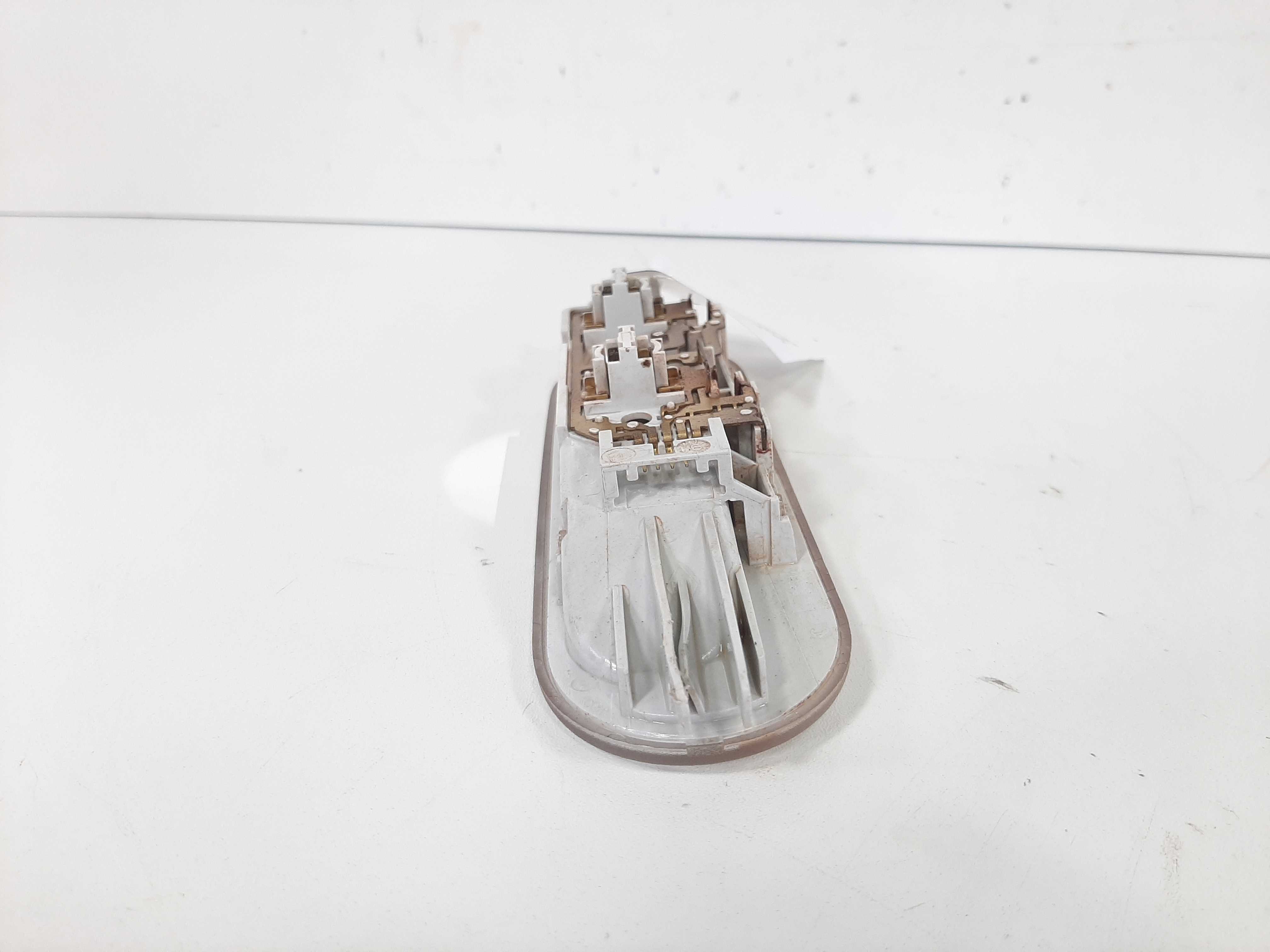 Luz Cortesia Dianteiro Renault Oroch 2012 2013 2014 A 2019 7