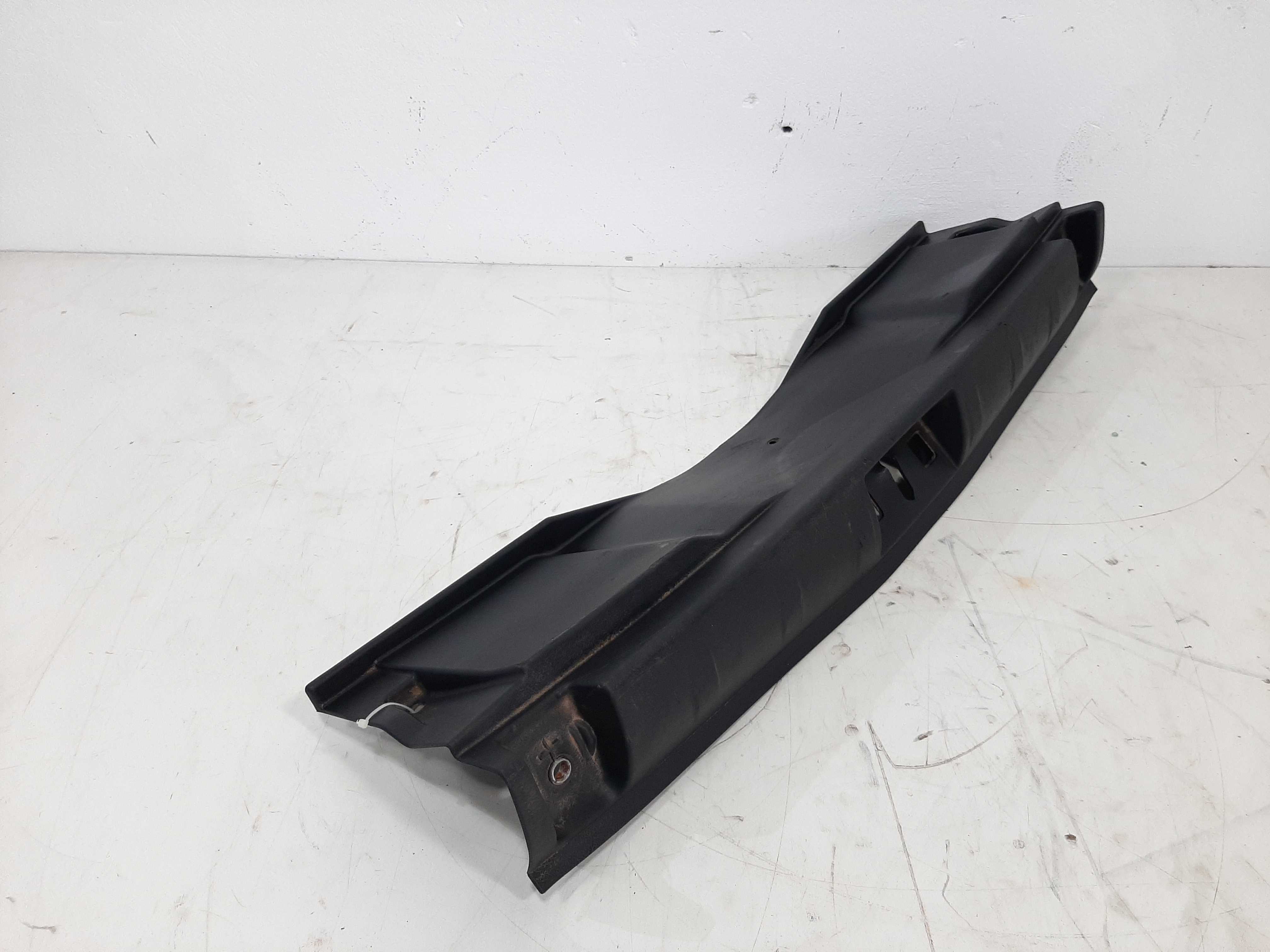 Acabamento Porta Malas Vw Jetta 2015 2016 2017 2018 2019 4