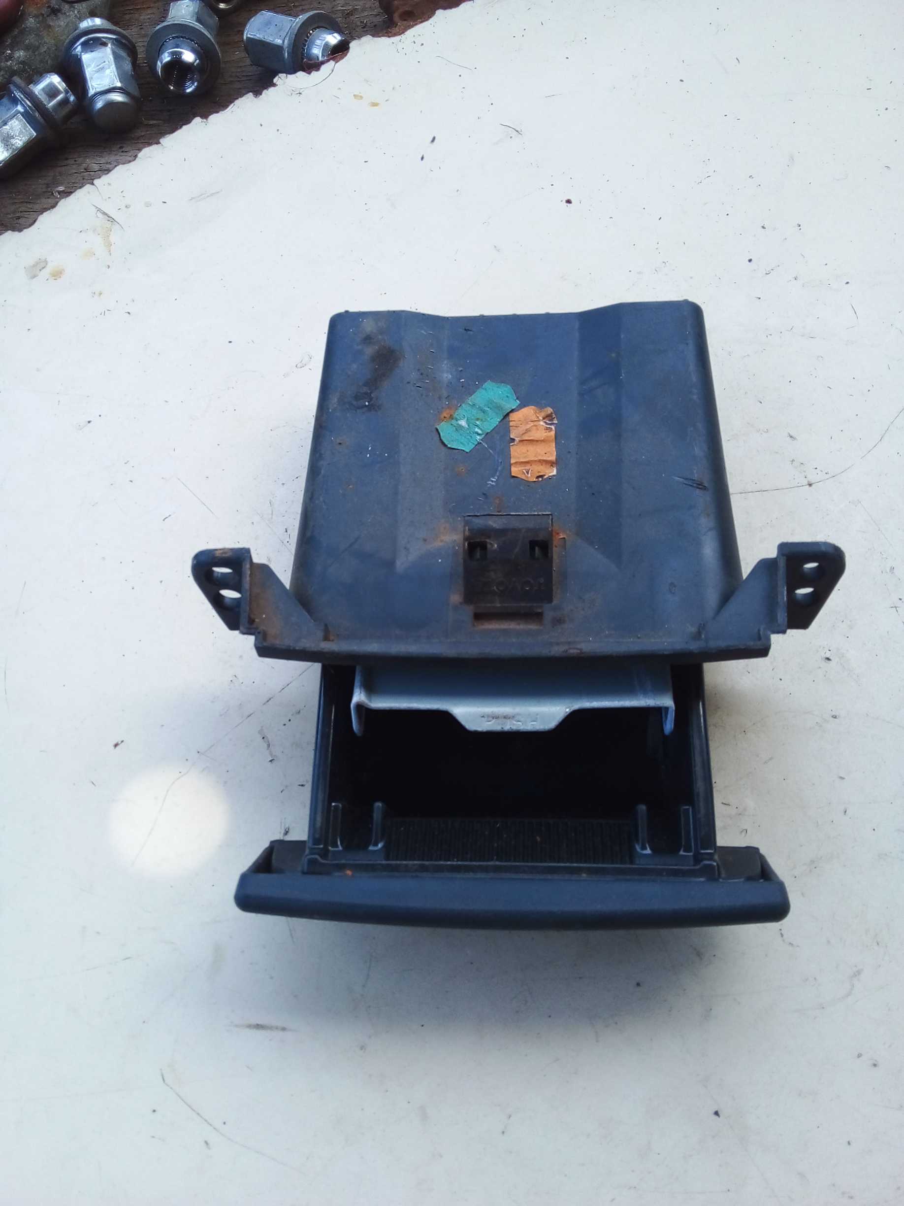 PORTA OBJETOS PAINEL TABEKIER HILUX 2019 1
