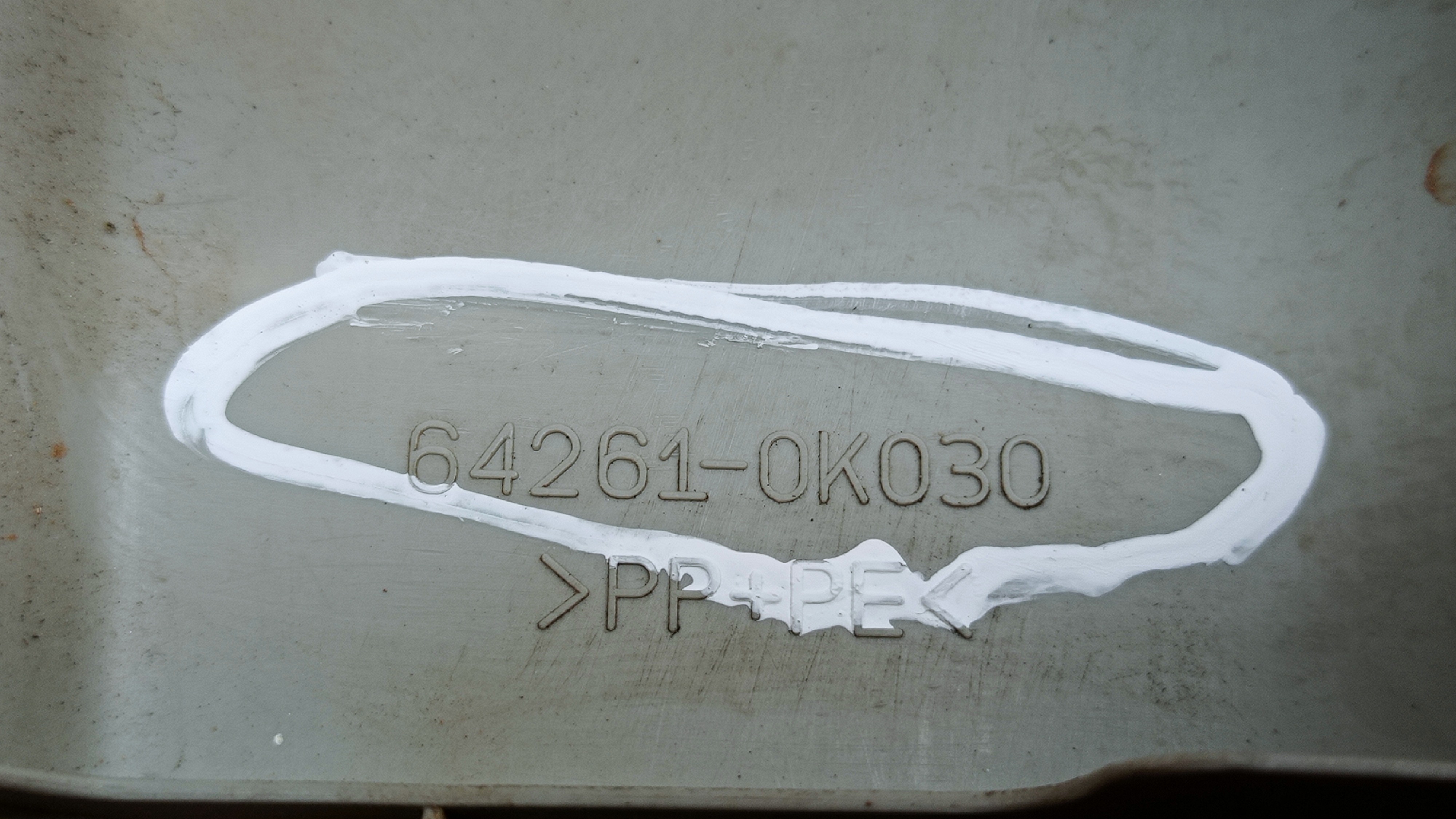 64261 0k030  Acabamento Teto Traseiro Toyota Hilux 06  10 3