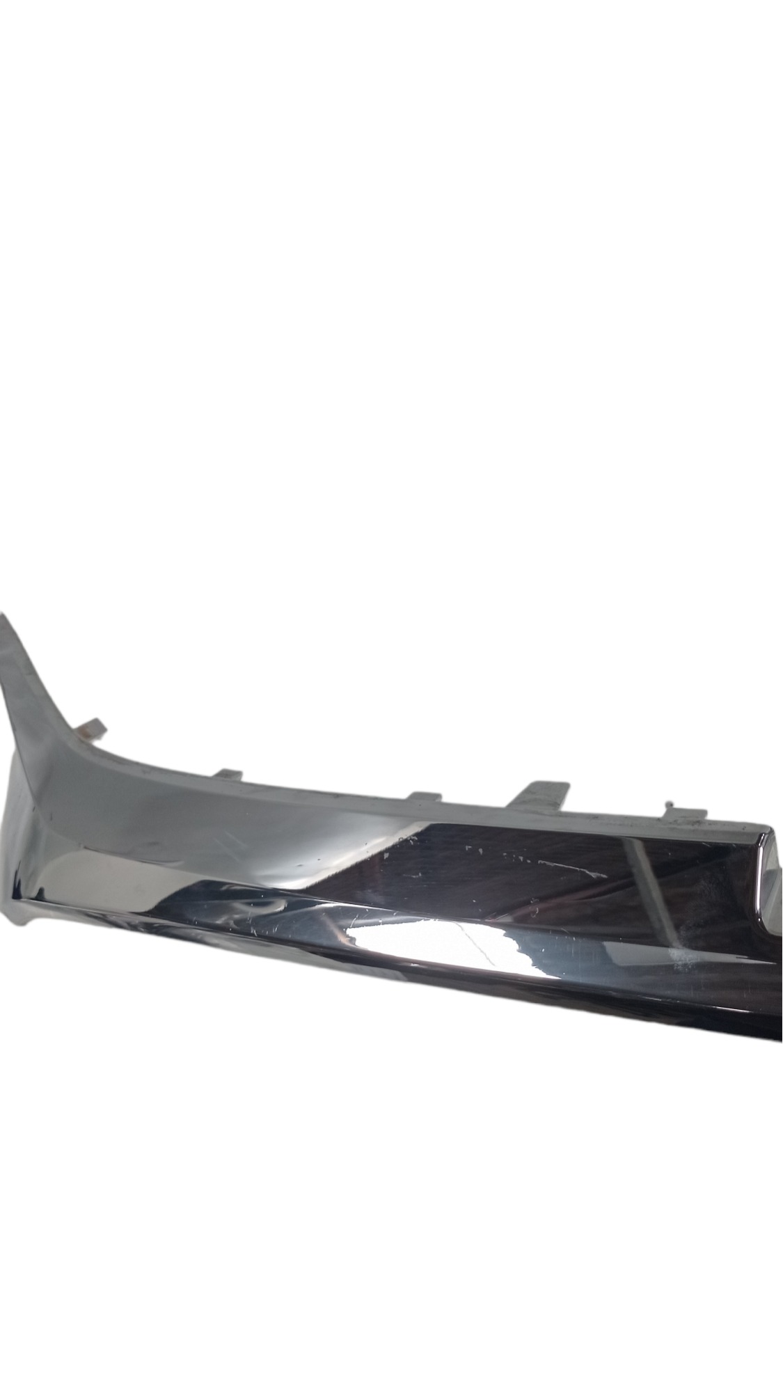 Moldura Cromada Grade Radiador Gm Tracker 2p22 Com Avaria Cromado 4