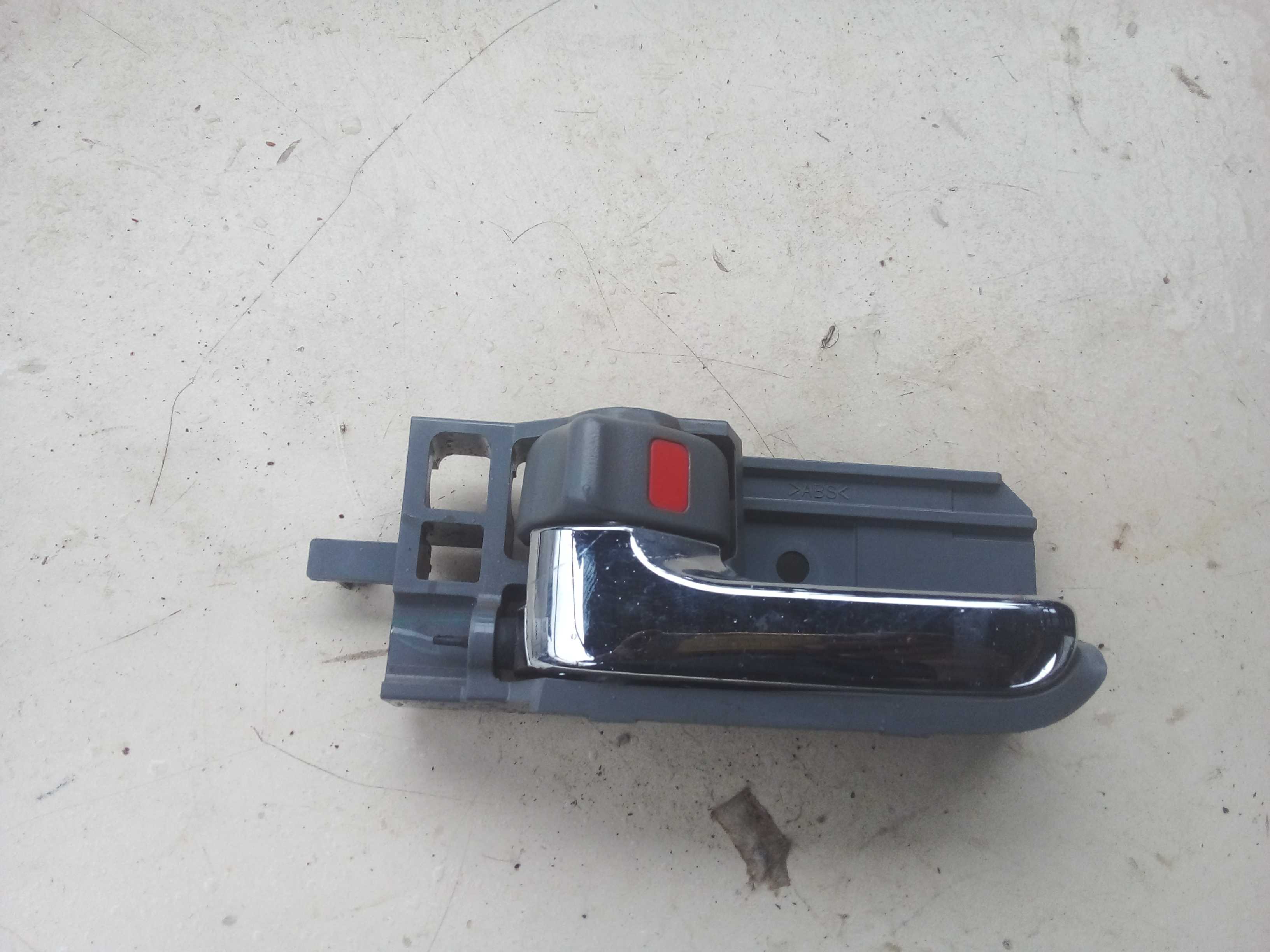 MAÇANETA INTERNA ESQUERDA HILUX 2010 2