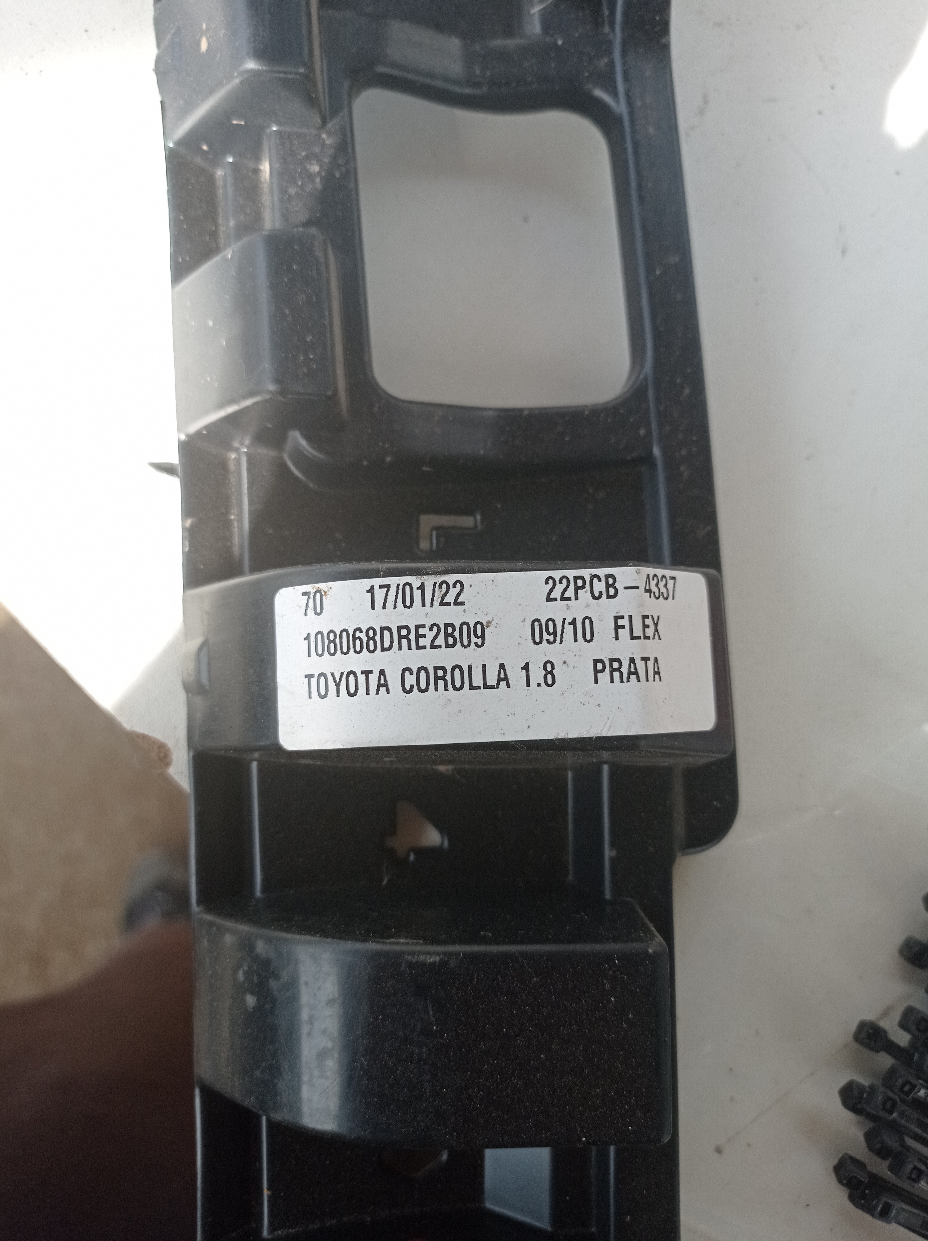 MOLDURA FORRO TETO TRAS LADO ESQUERDO TOYOTA COROLLA 2010 3