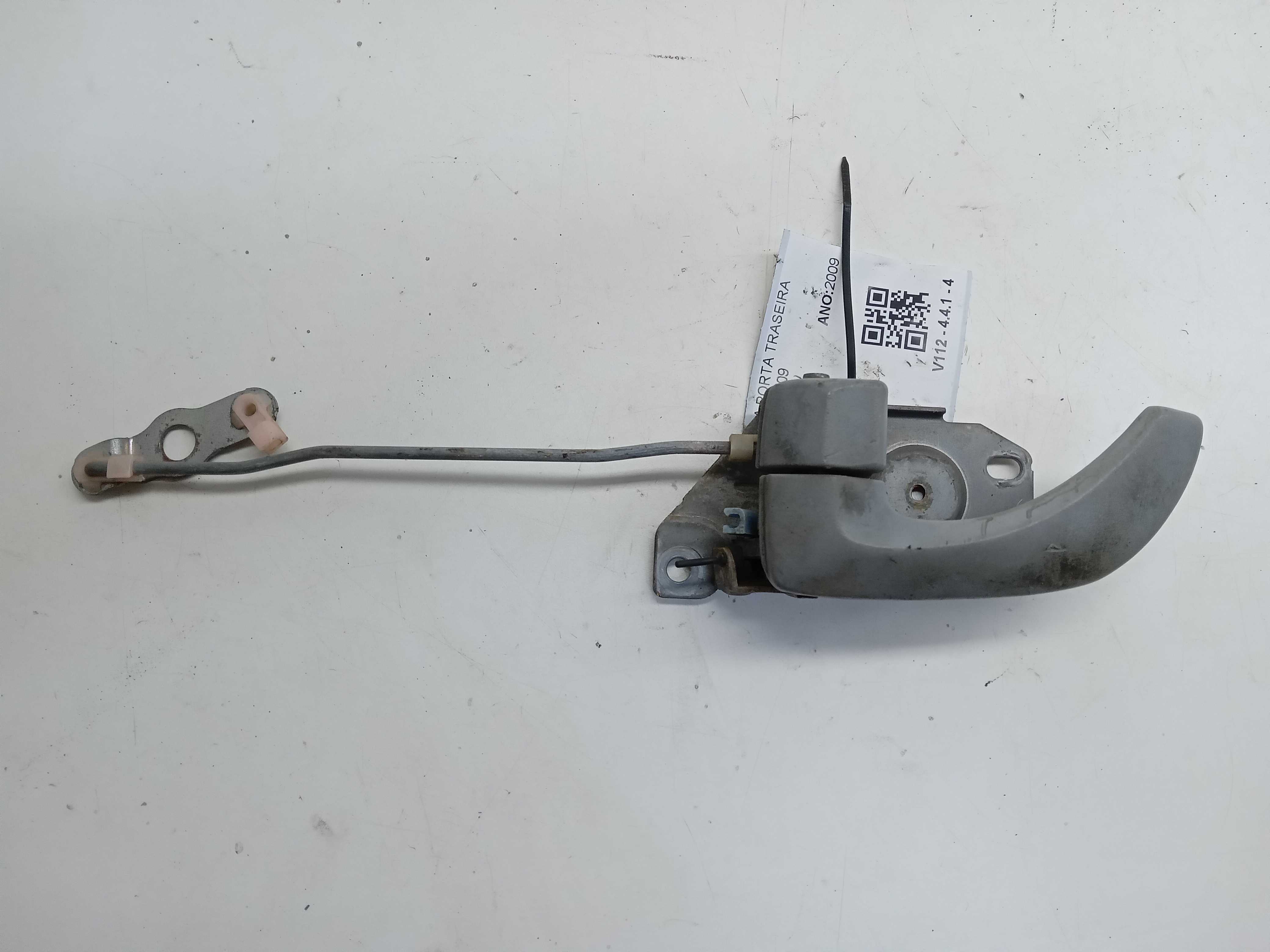 MAÇANETA INTERNA PORTA TRASEIRA ESQUERDA Kia Sorento 2009 1