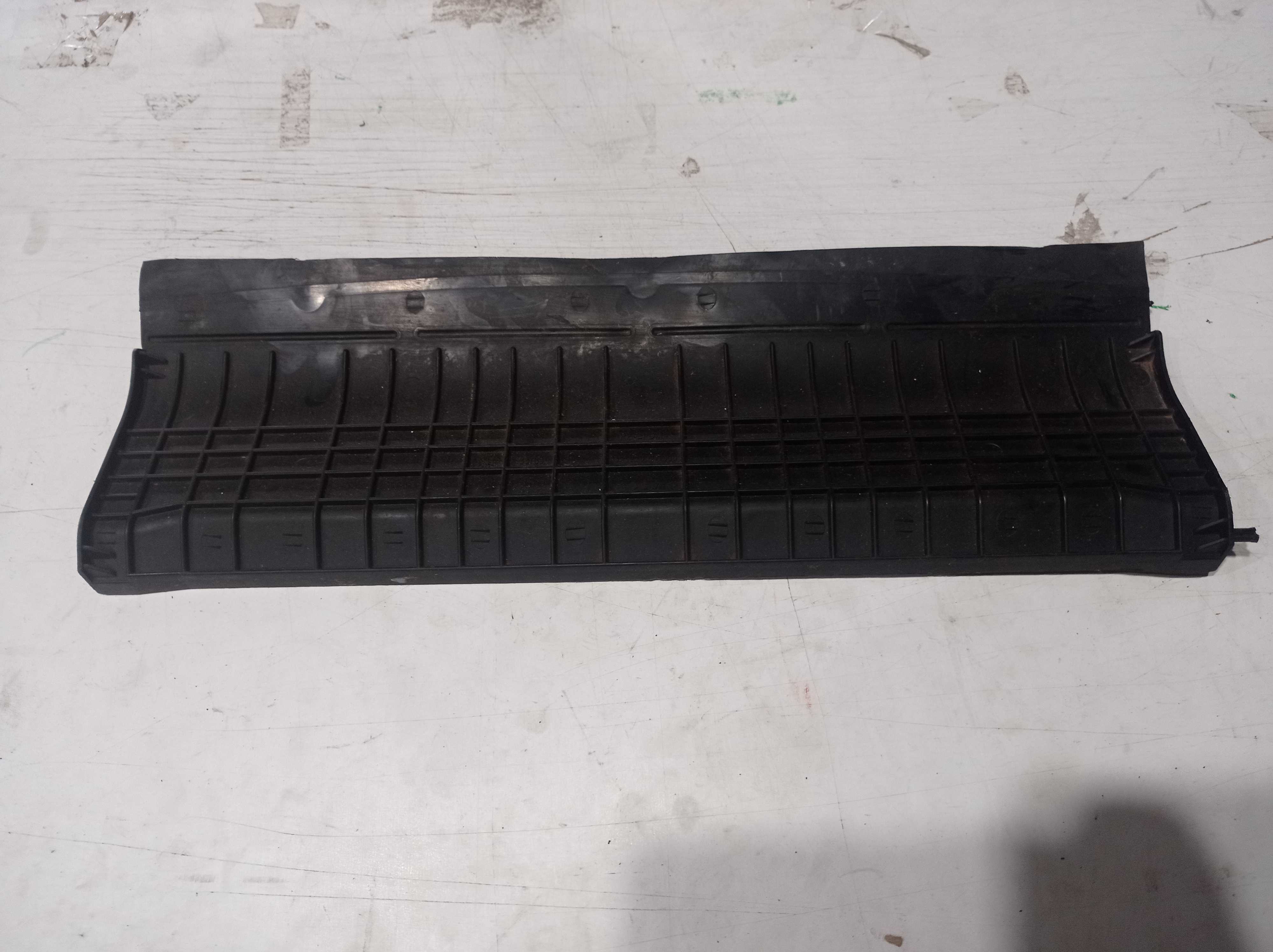 MOLDURA ACABAMENTO INFERIOR RADIADOR FIAT TORO 2016 A 2018 2